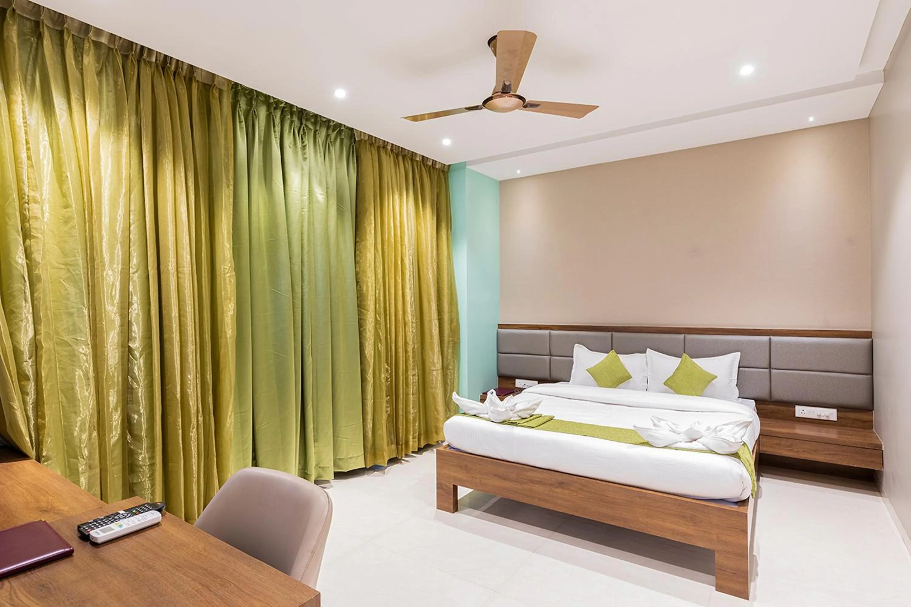 Bed in Hotel Seven Oaks