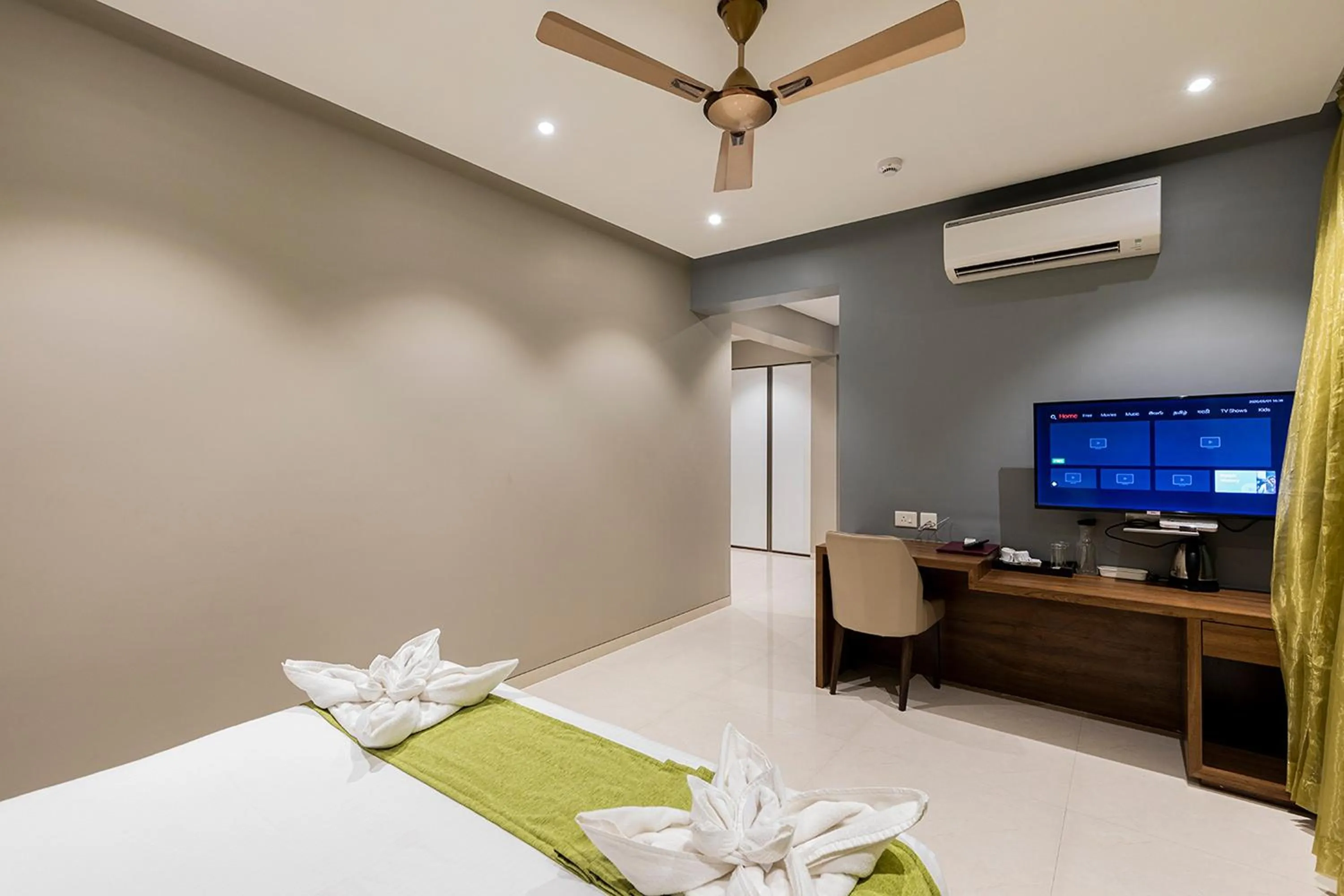 Bed in Hotel Seven Oaks