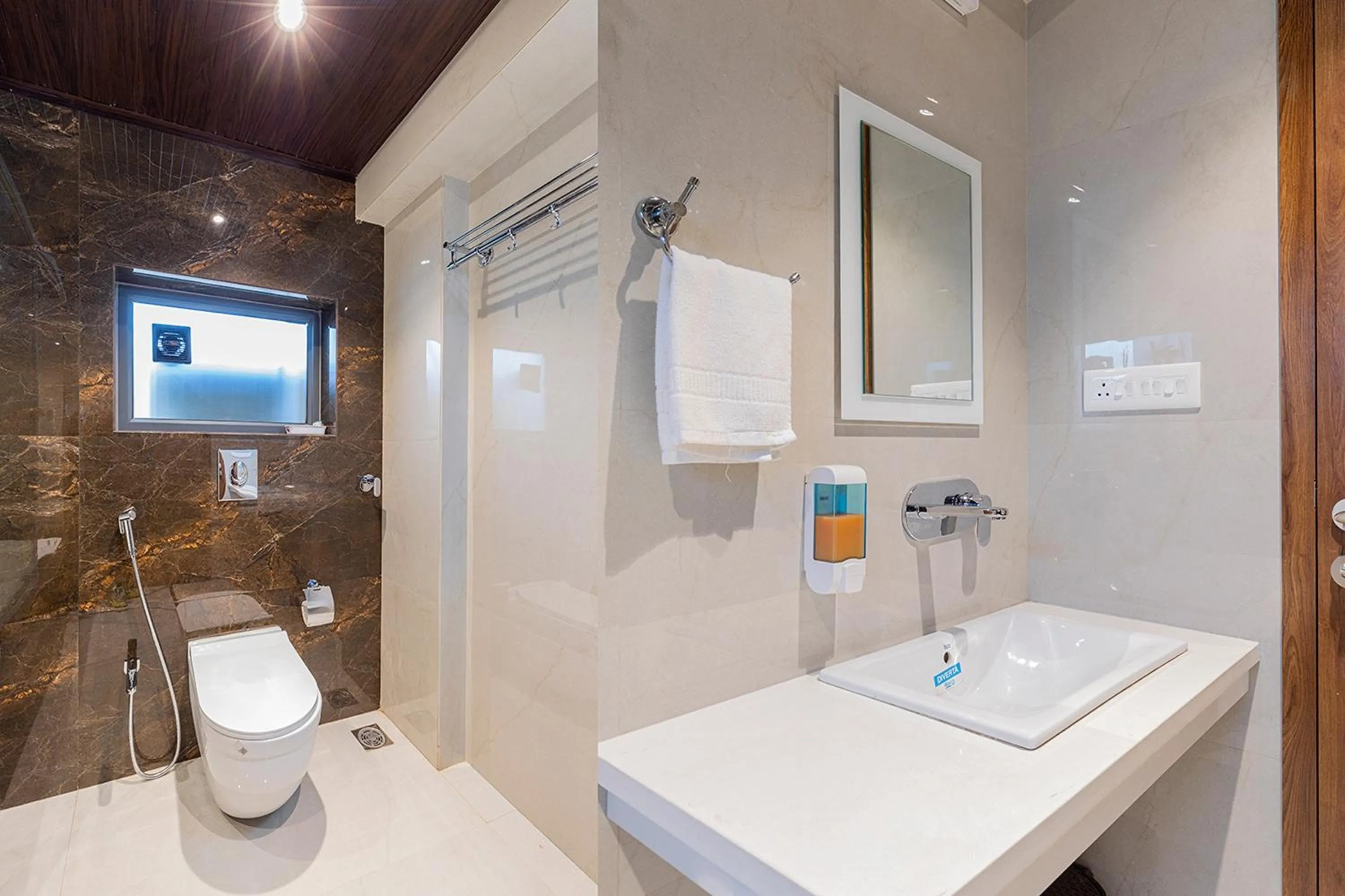 Bathroom in Hotel Seven Oaks