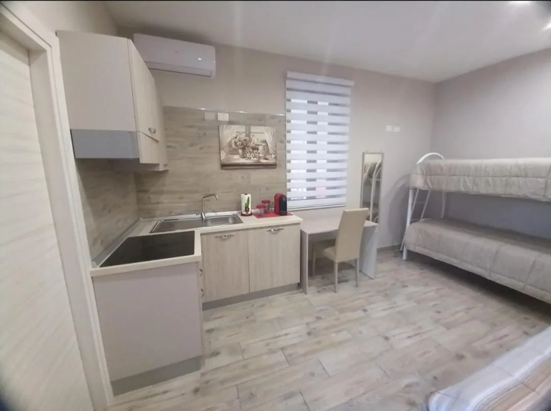 Kitchen or kitchenette, Bed in B&b Casa Rossa