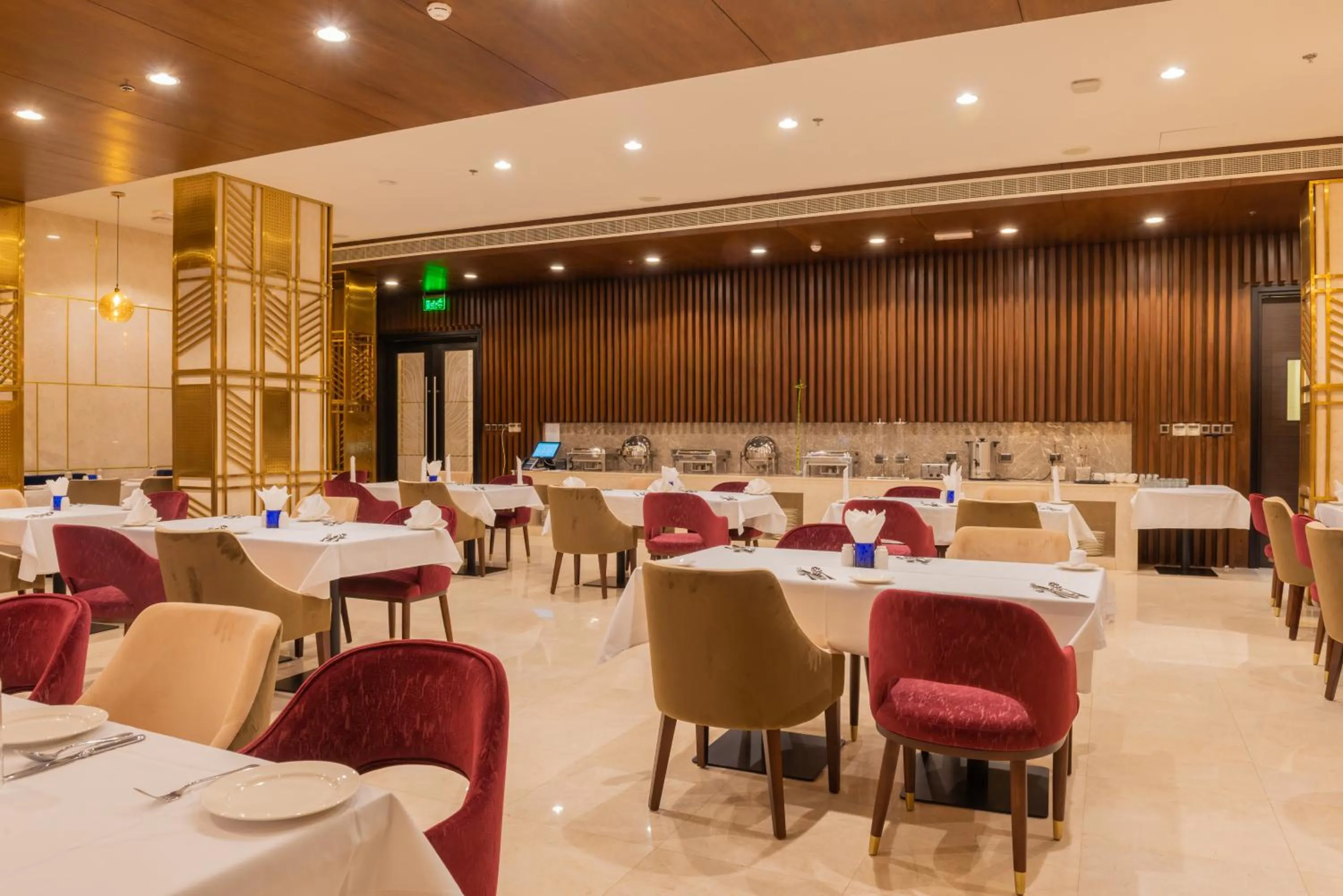 Restaurant/places to eat in Royal Crown Hotel