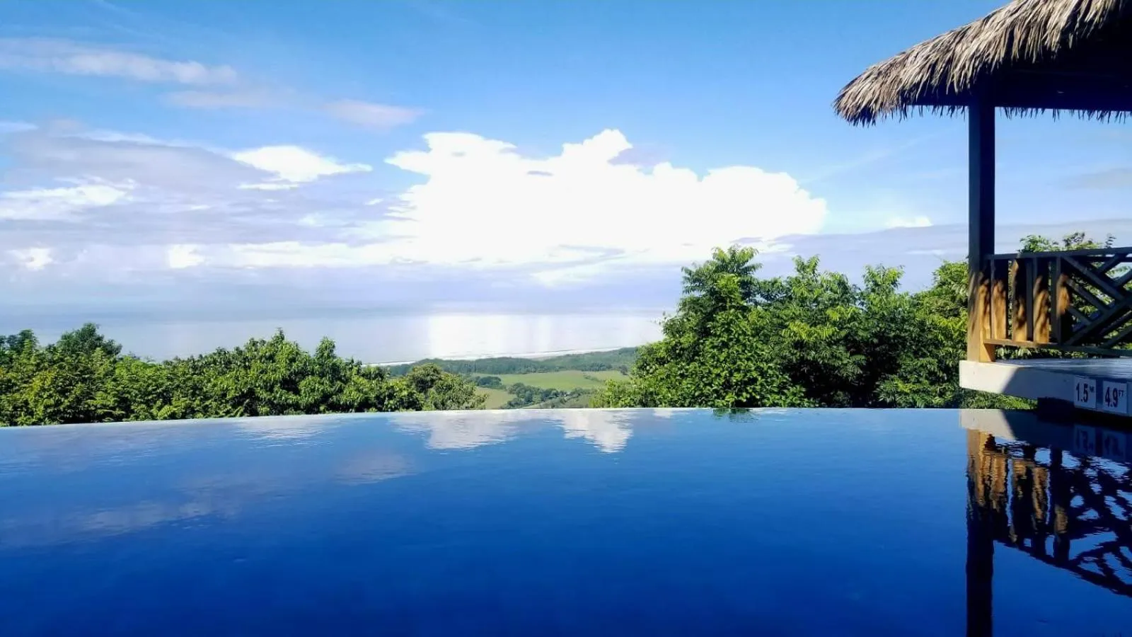 Swimming pool in Lapazul Boutique Hotel