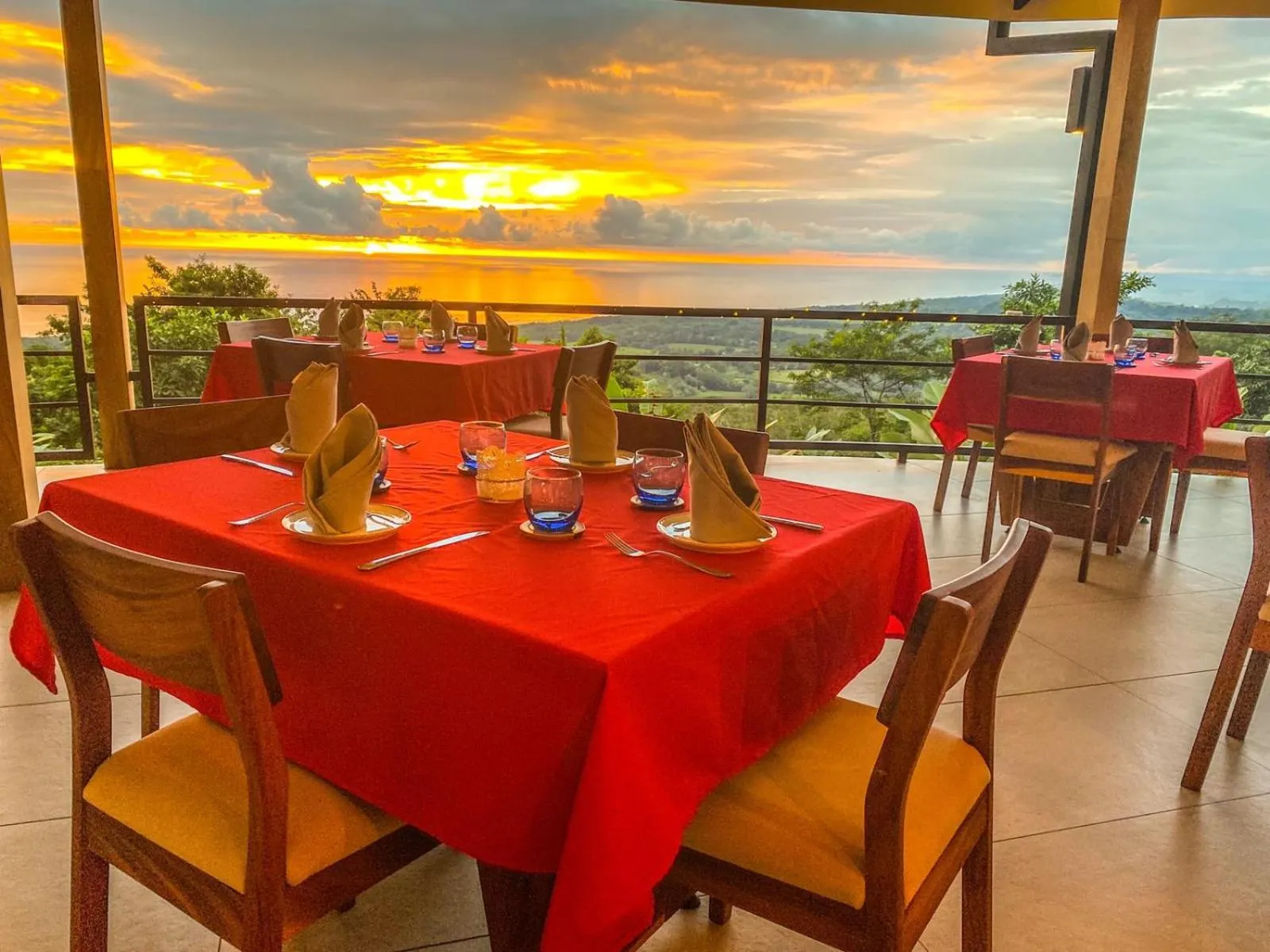 Restaurant/places to eat in Lapazul Boutique Hotel