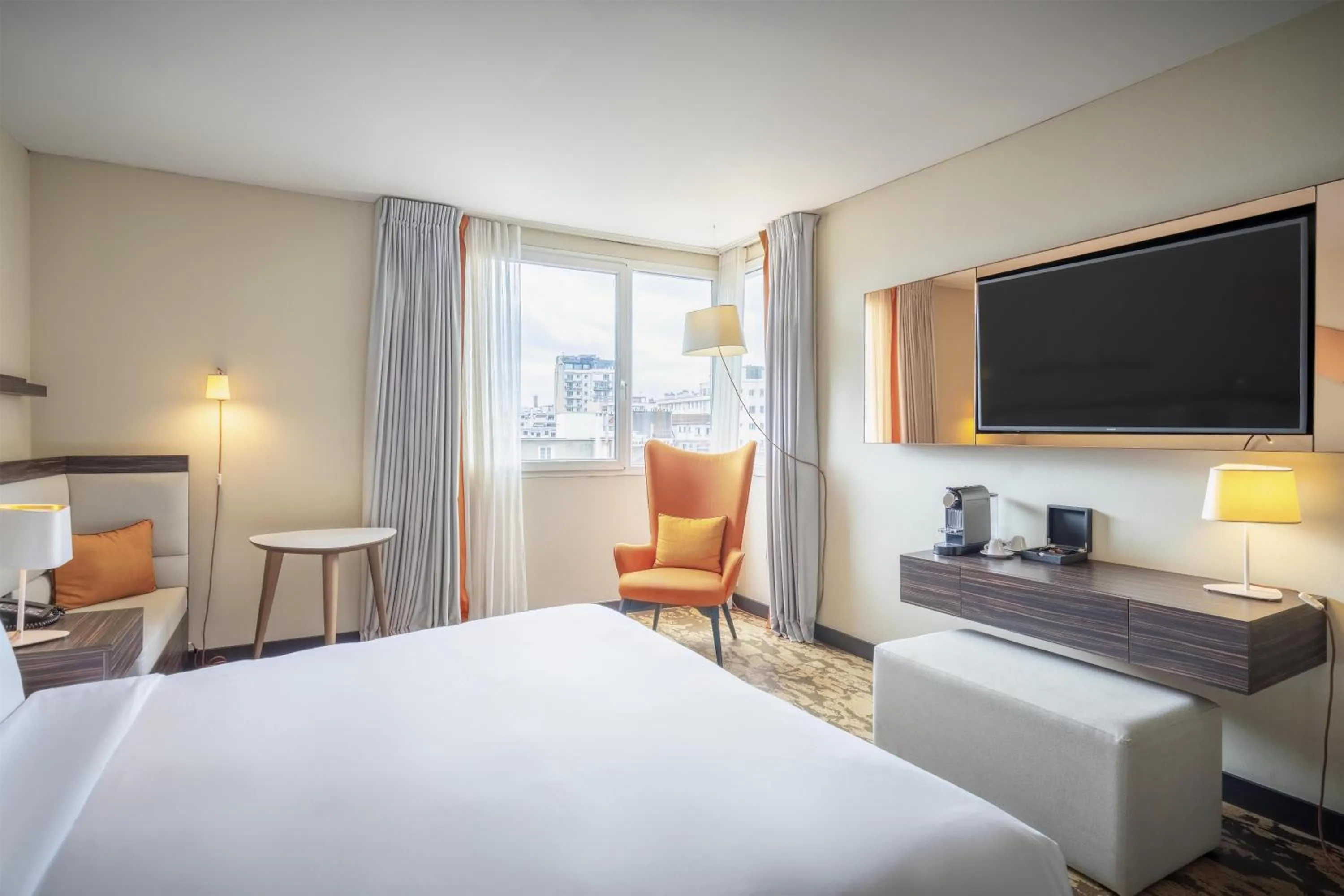 Bed in DoubleTree by Hilton Paris Boulogne