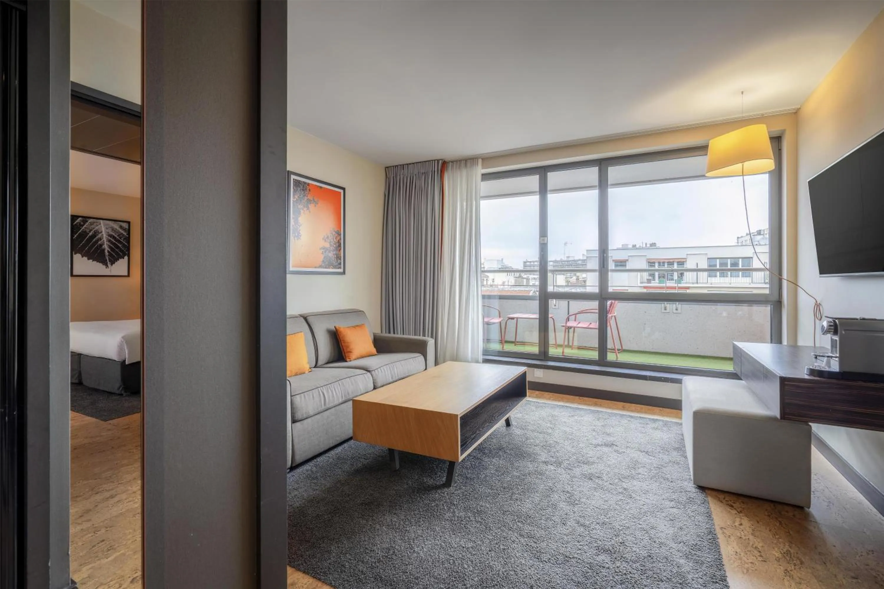 Living room, Bed in DoubleTree by Hilton Paris Boulogne