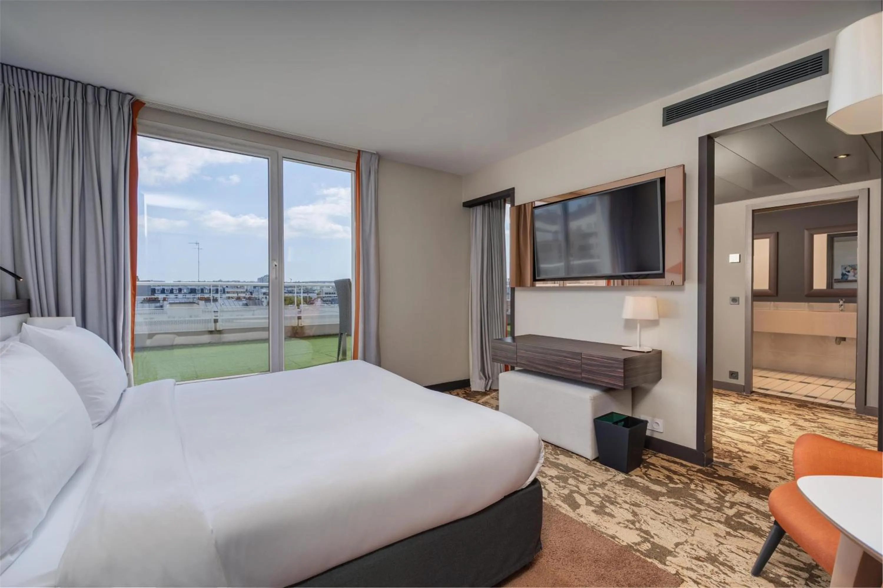 Bedroom, Bed in Radisson Blu Hotel, Paris Boulogne