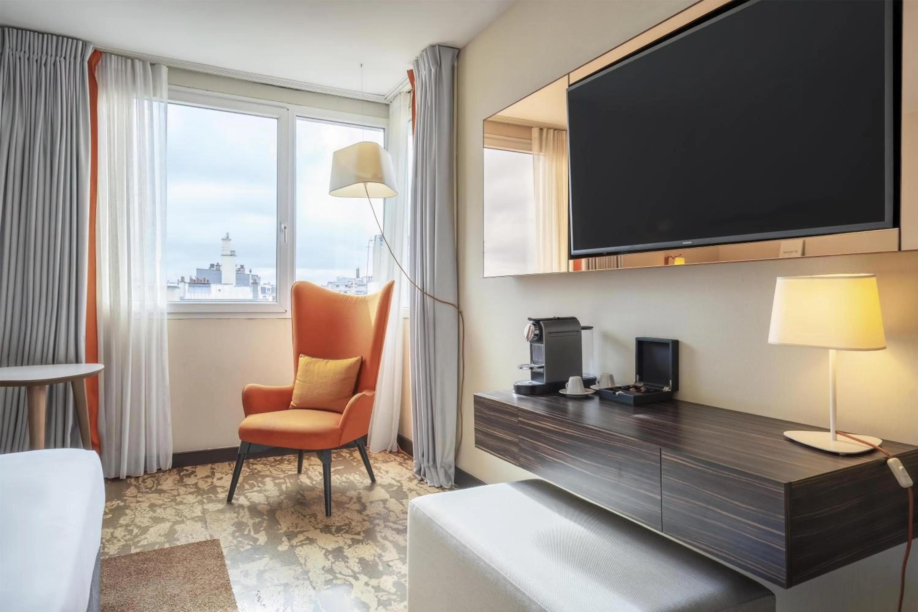 Living room in DoubleTree by Hilton Paris Boulogne
