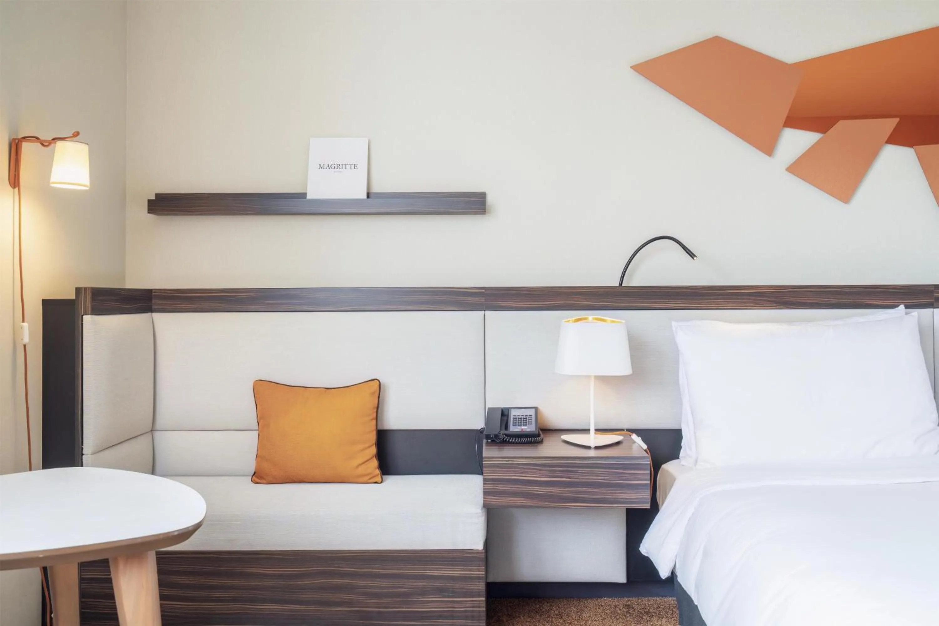 Living room, Bed in DoubleTree by Hilton Paris Boulogne