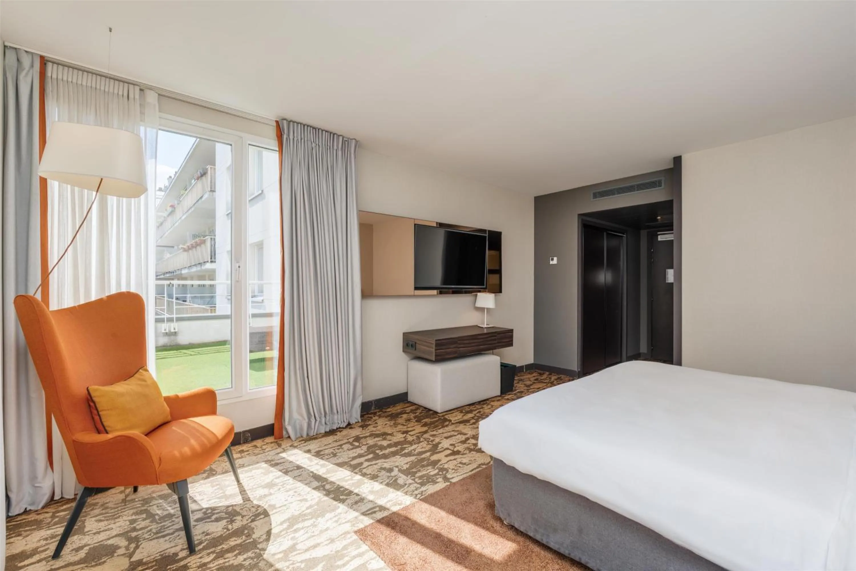 Bedroom, Bed in Radisson Blu Hotel, Paris Boulogne