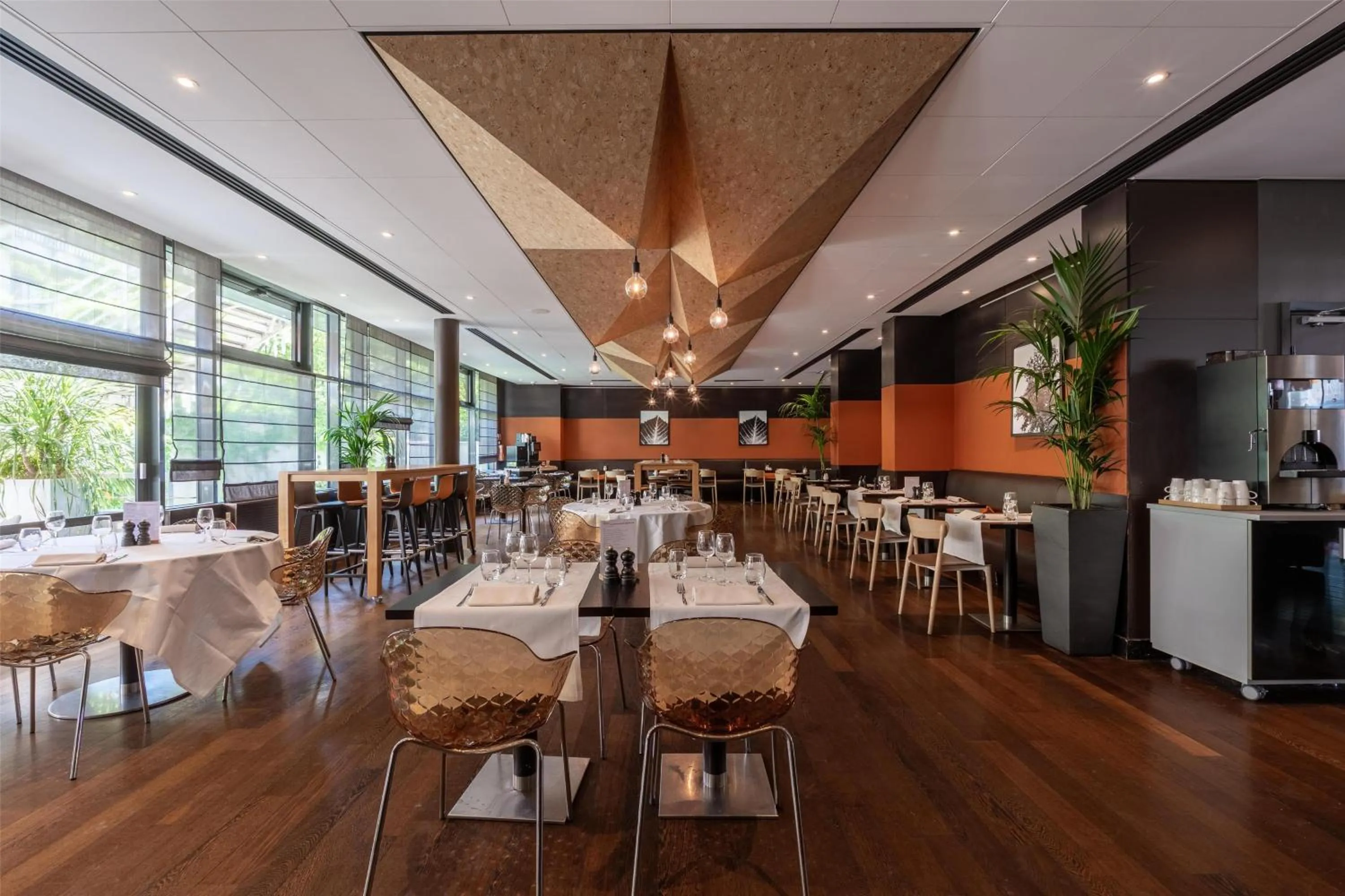 Restaurant/places to eat in Radisson Blu Hotel, Paris Boulogne