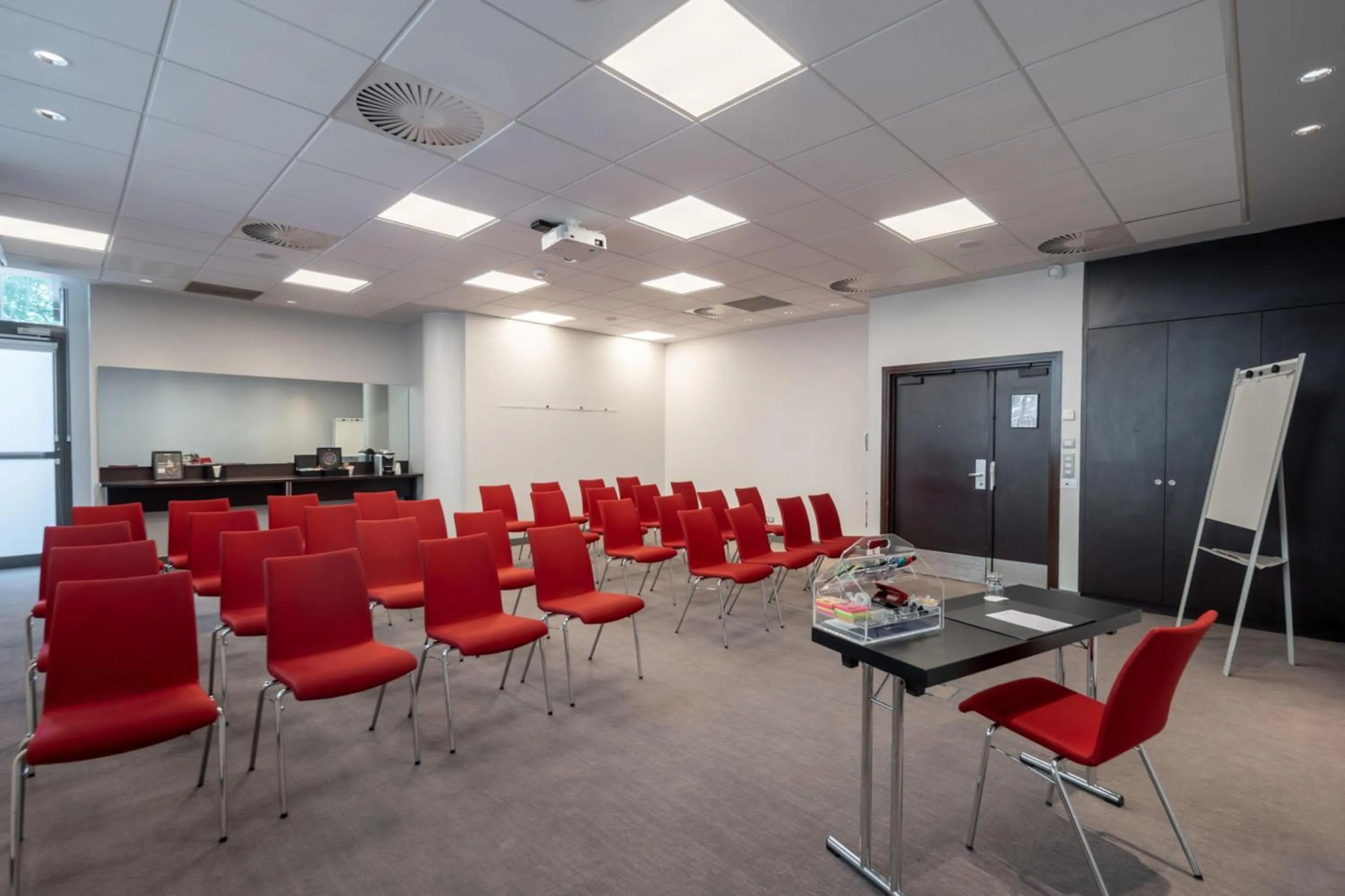 Meeting/conference room in DoubleTree by Hilton Paris Boulogne