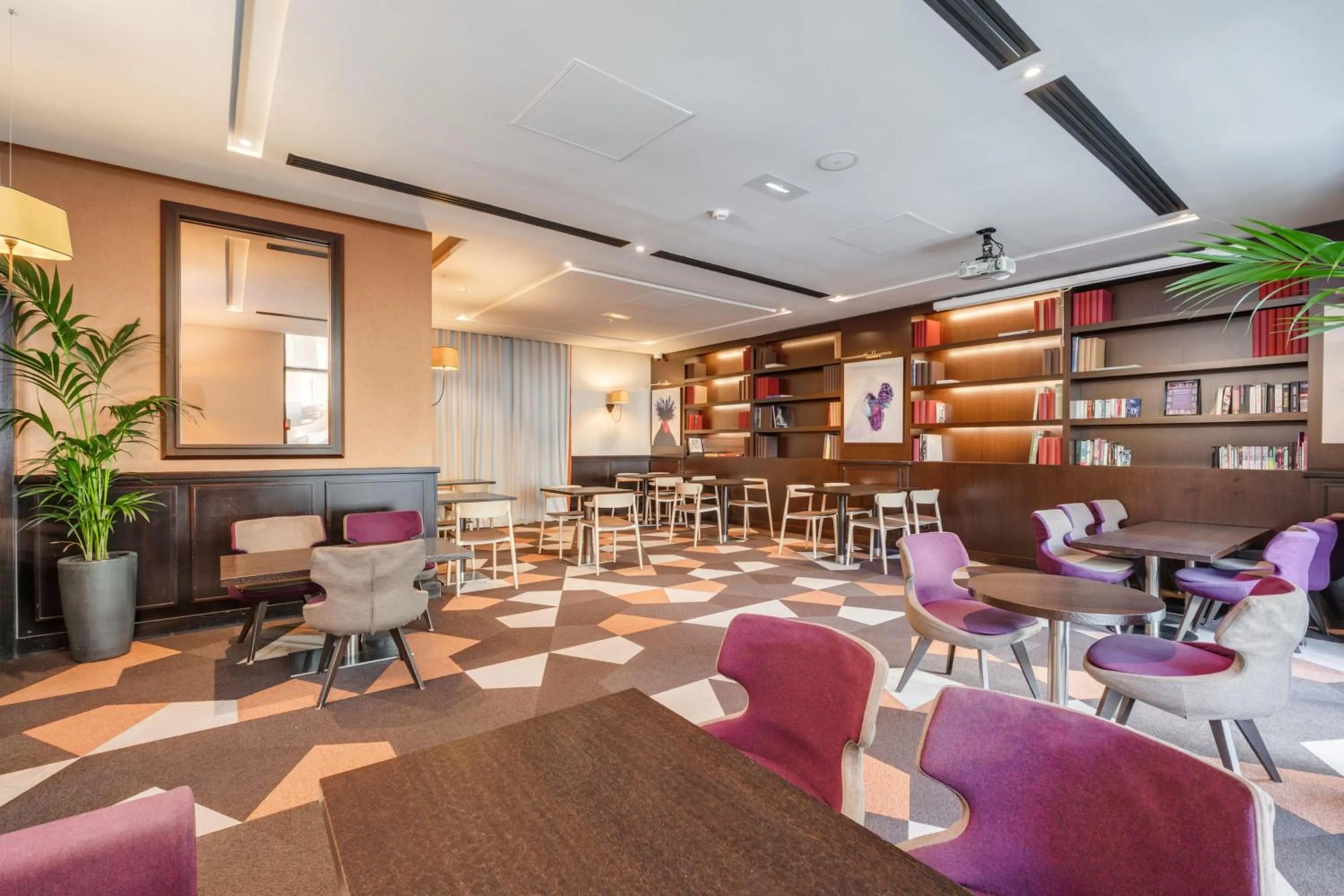 Restaurant/places to eat in DoubleTree by Hilton Paris Boulogne