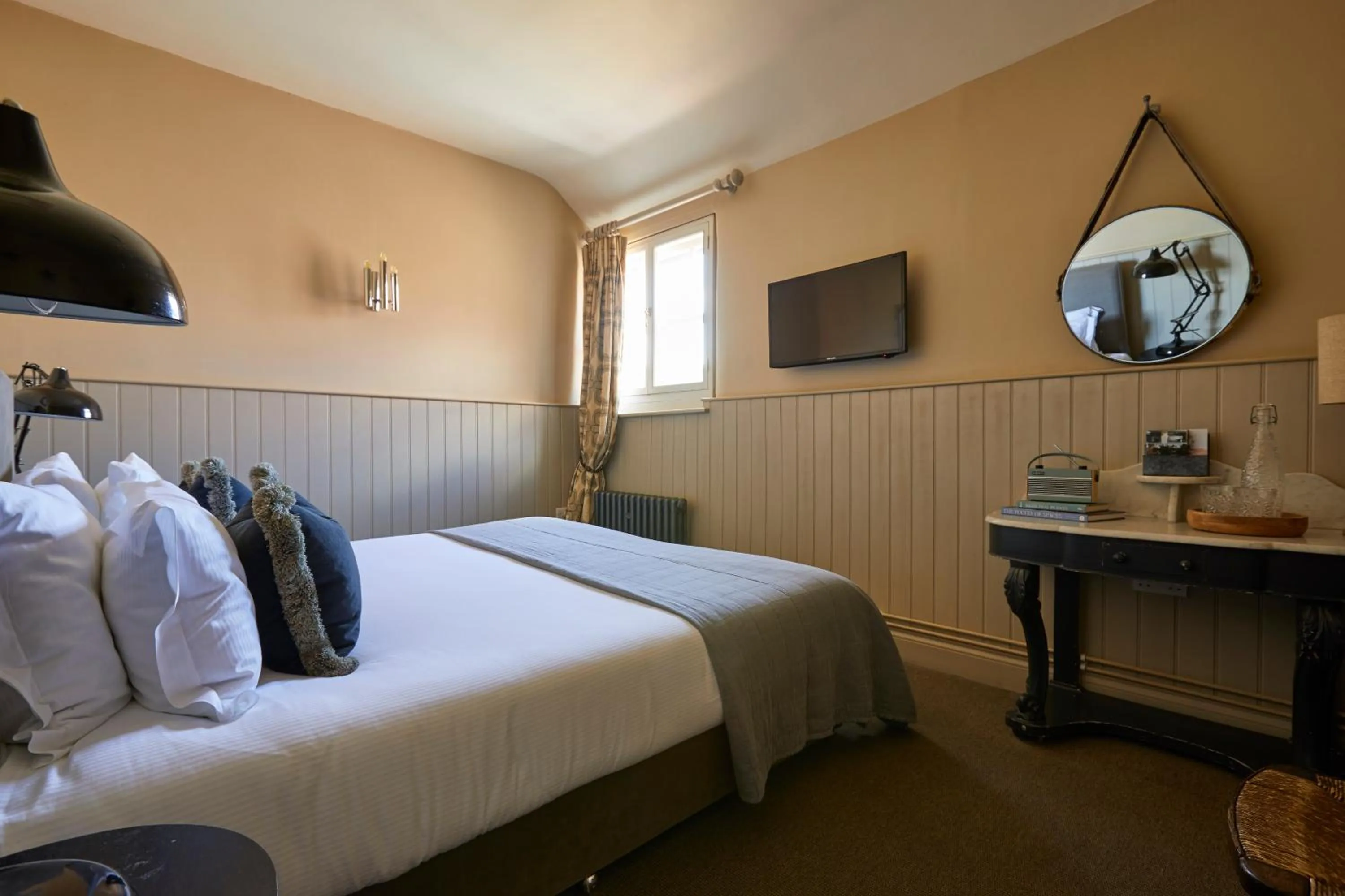 Bedroom, Bed in The White Hart