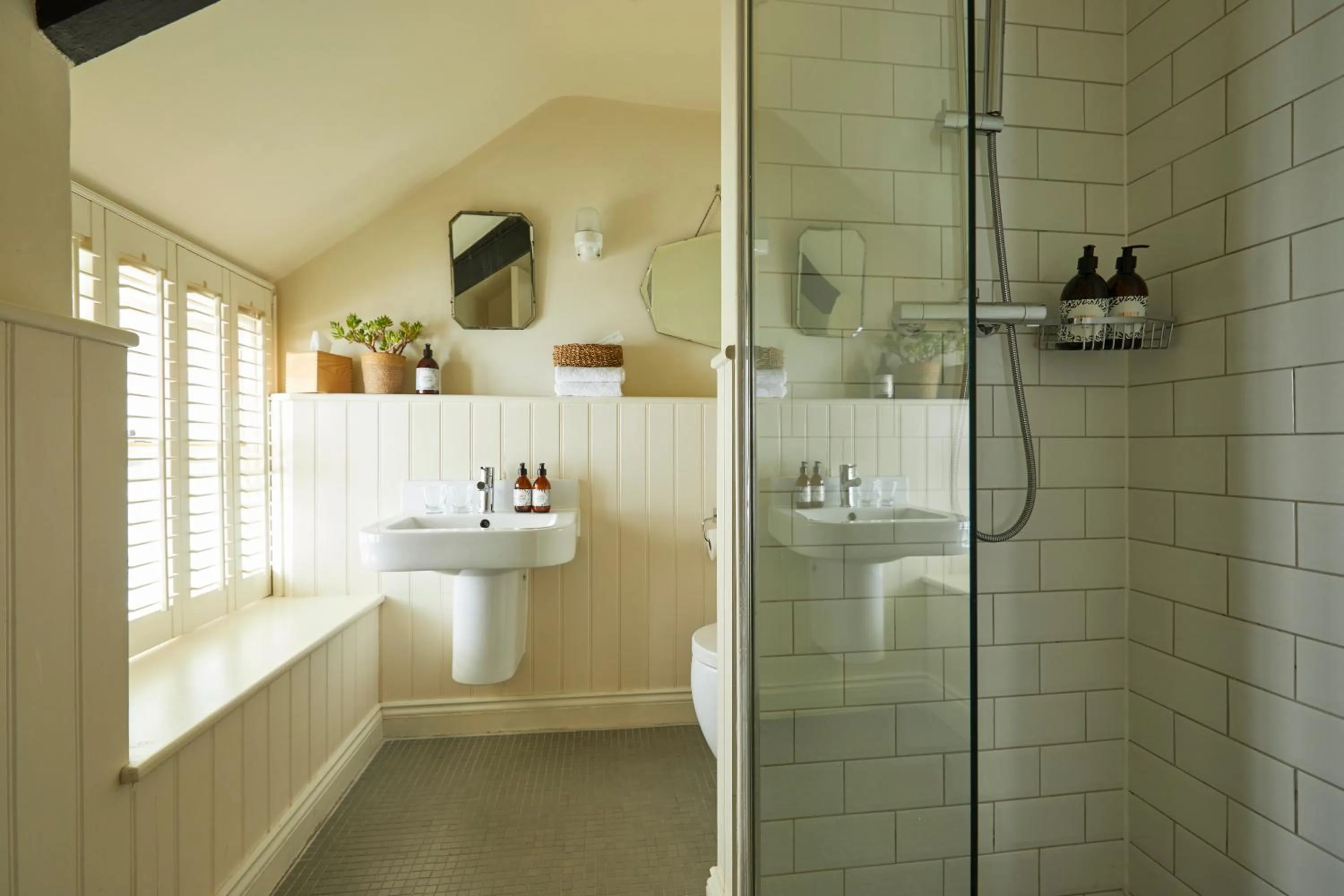 Bathroom in The White Hart