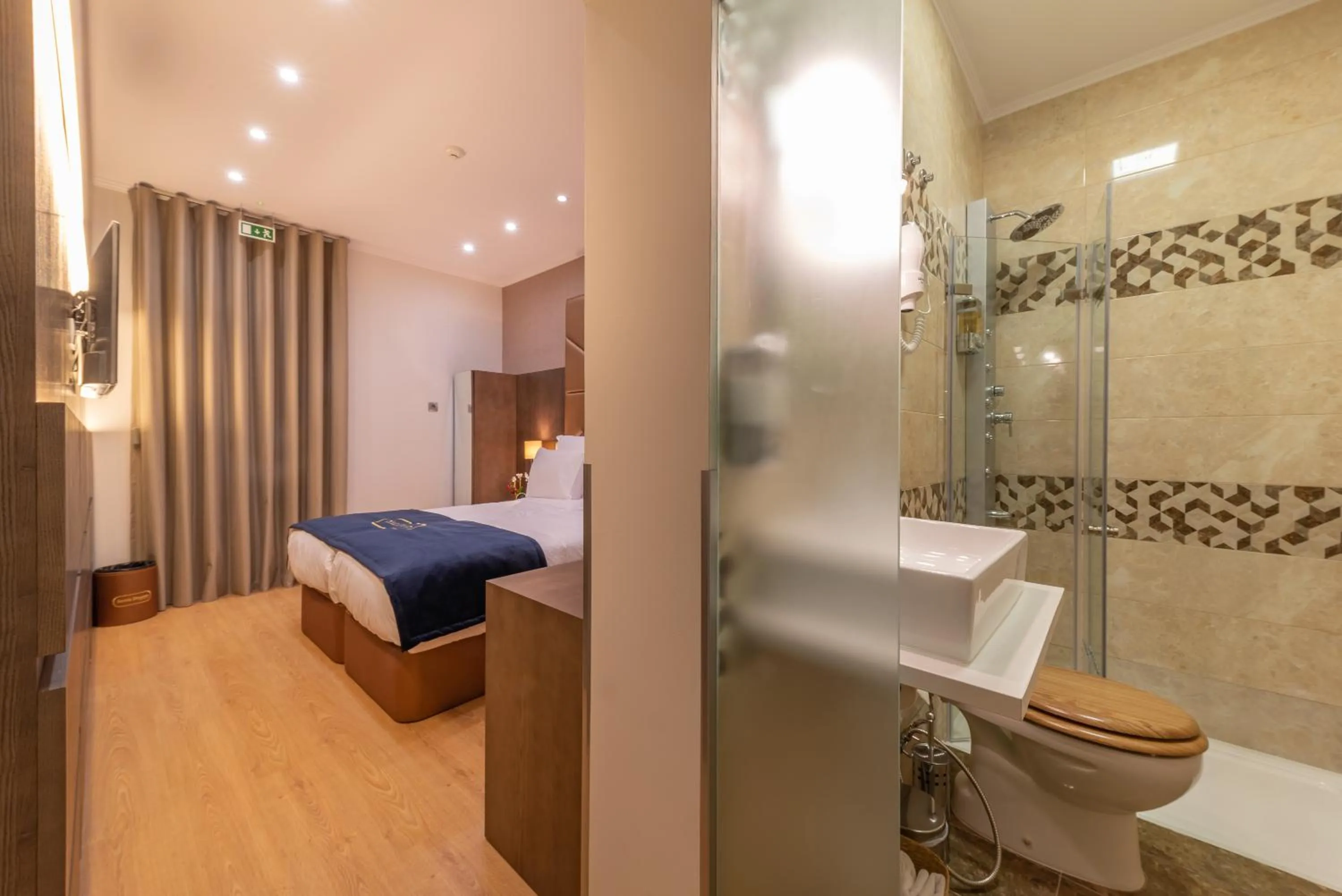 Bathroom, Bed in Seven Dreams Suites