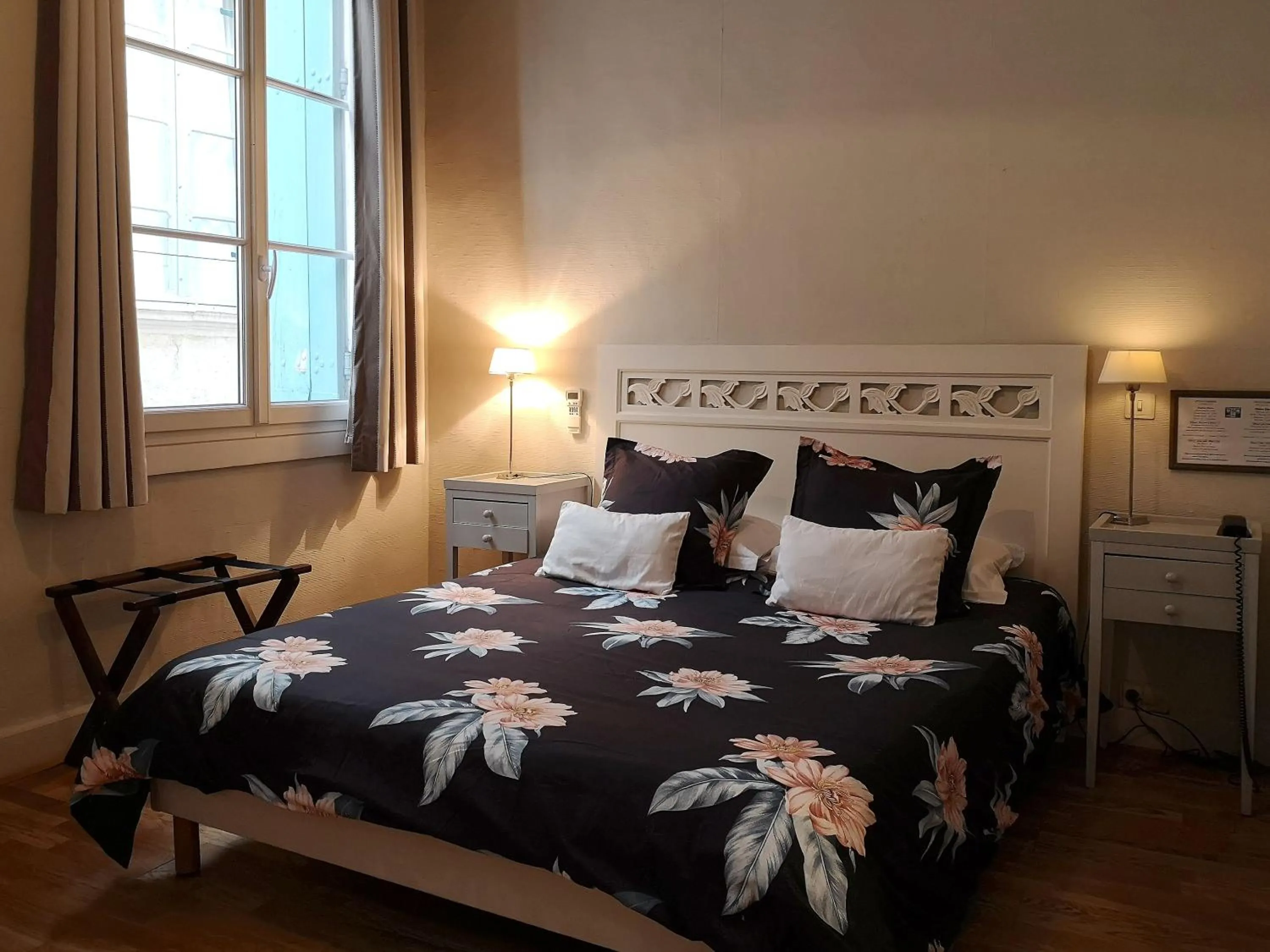 Bedroom, Bed in Hôtel De L'Amphithéâtre