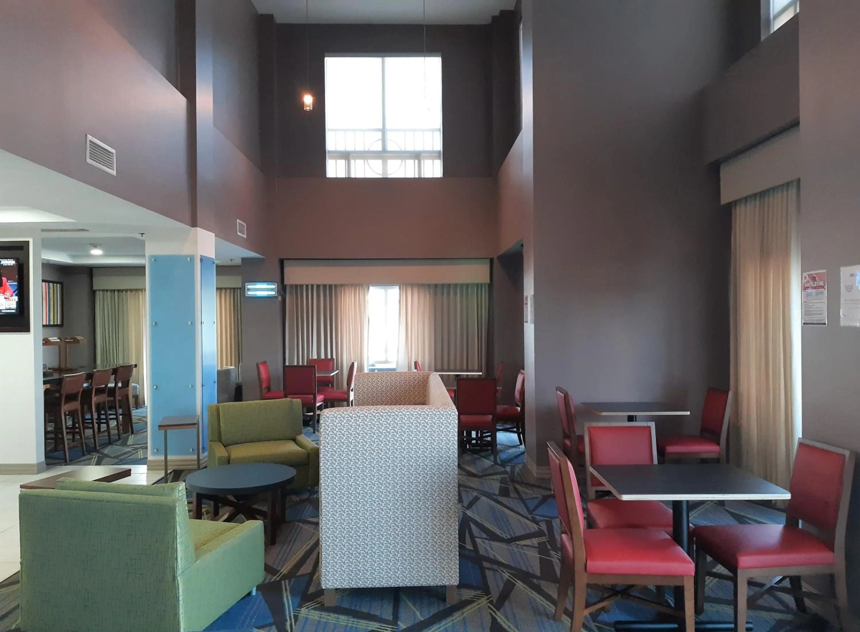 Restaurant/places to eat in Holiday Inn Express Trincity by IHG