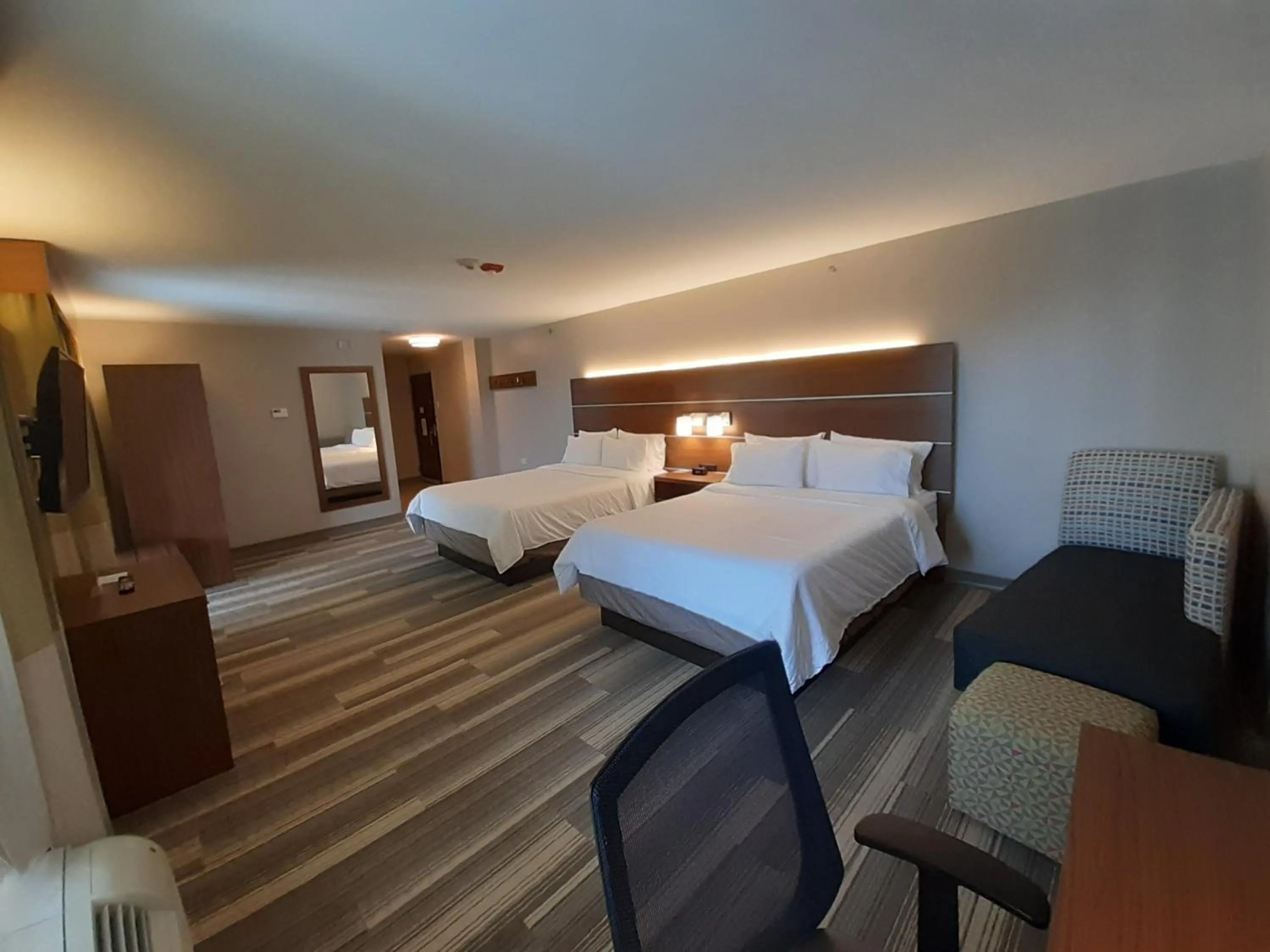 Photo of the whole room, Bed in Holiday Inn Express Trincity by IHG