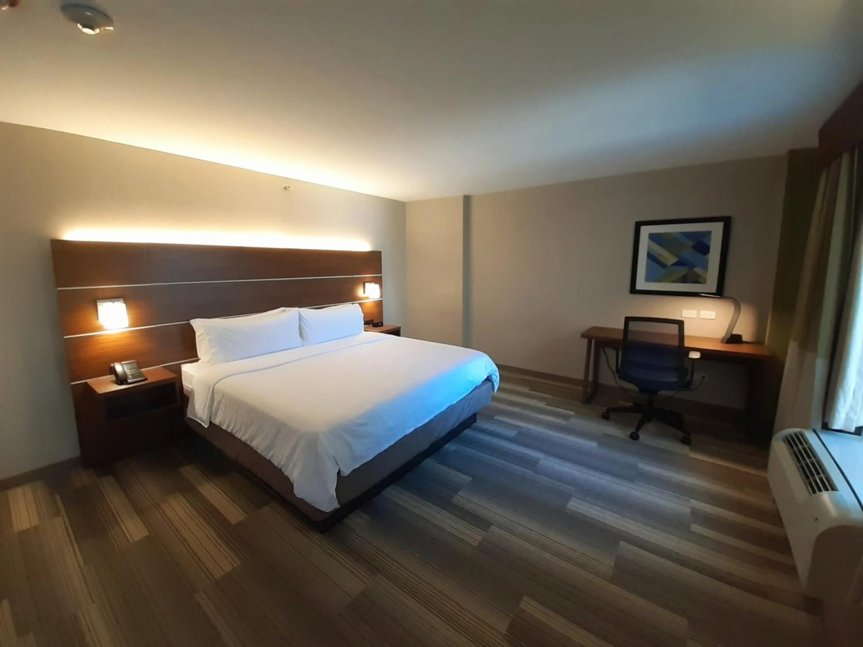 Photo of the whole room, Bed in Holiday Inn Express Trincity by IHG