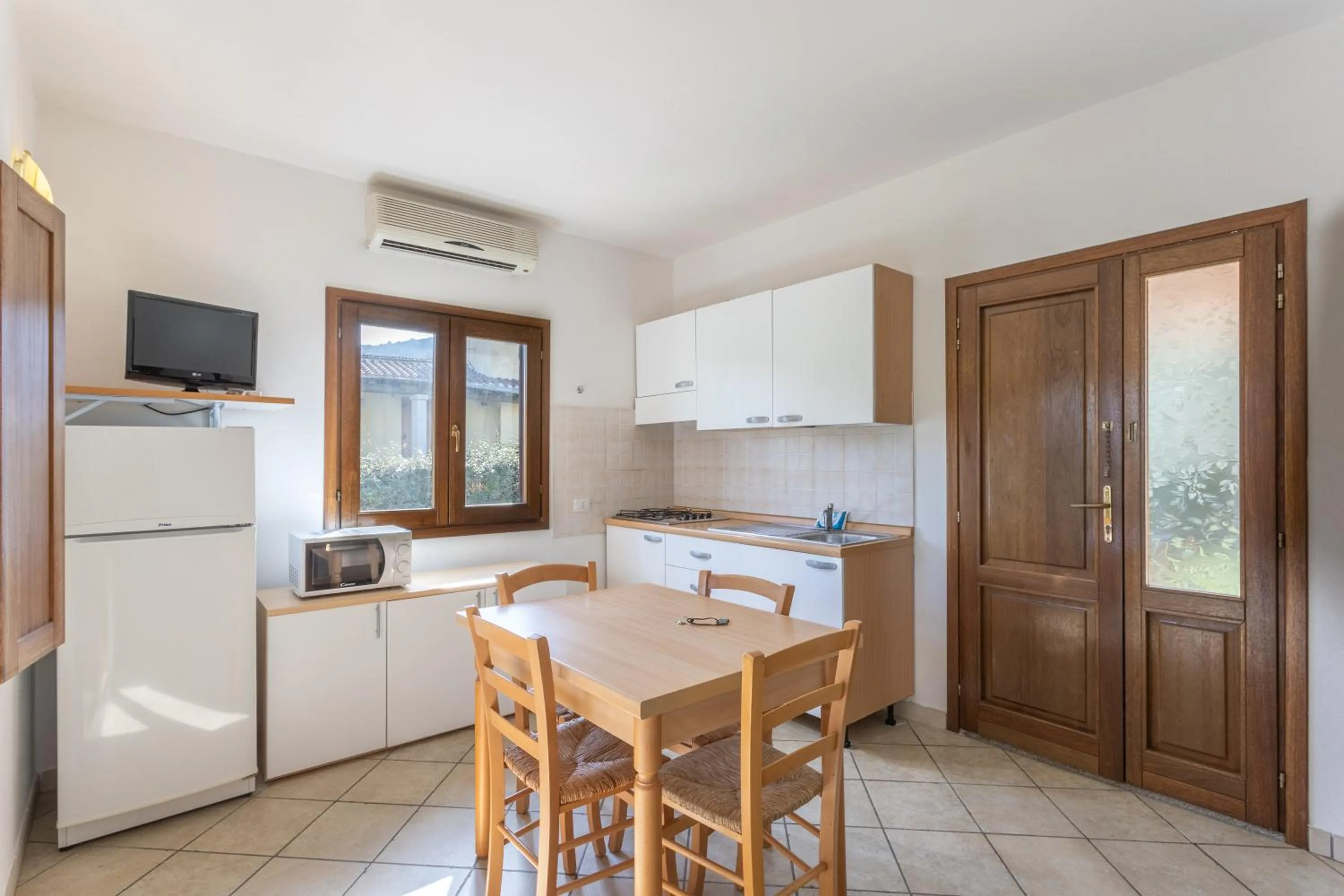 Dining area in Appartamenti Tanaunella