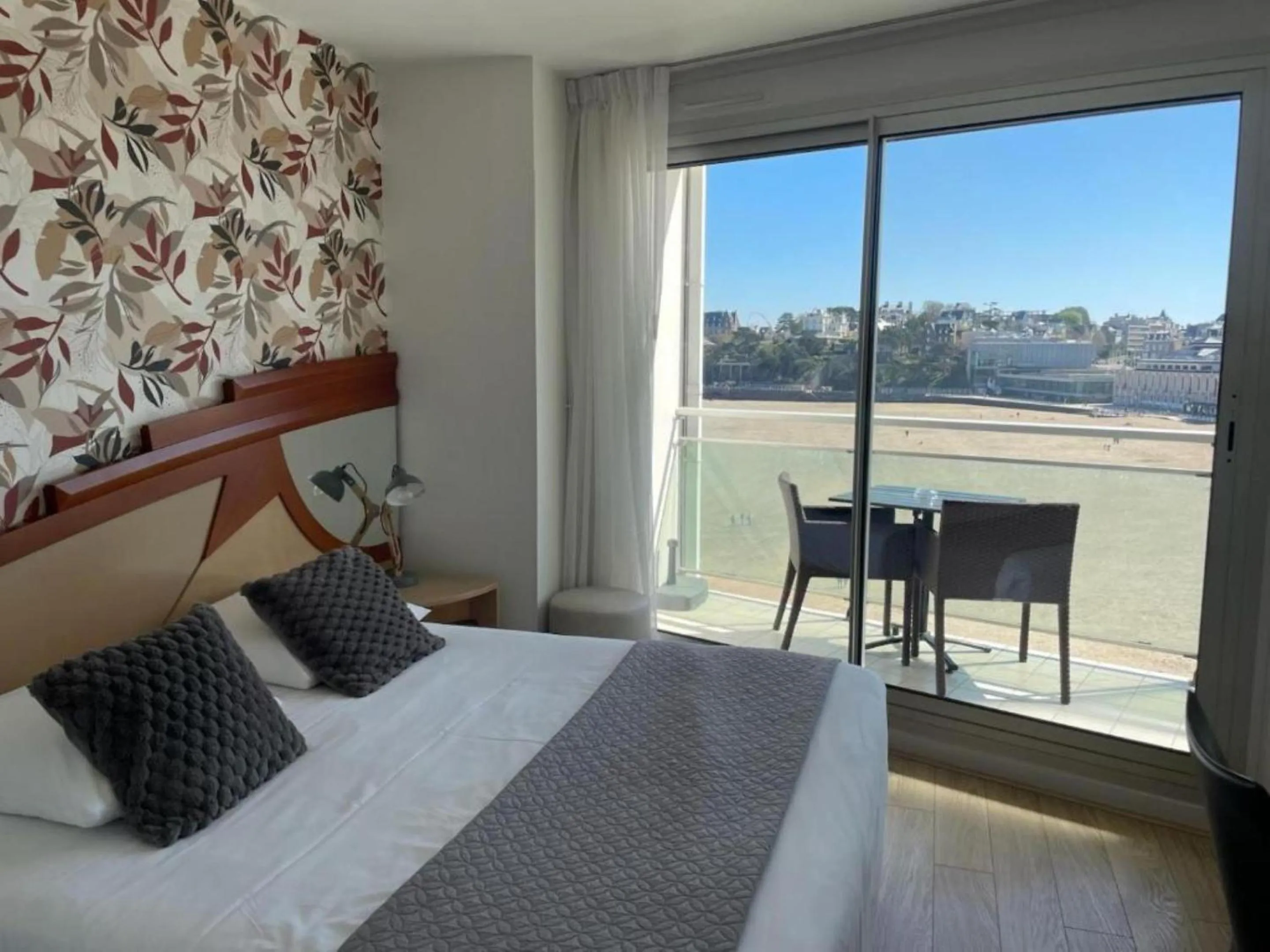 Bedroom, Bed in Le Crystal Dinard, Sure Hotel Collection by Best Western