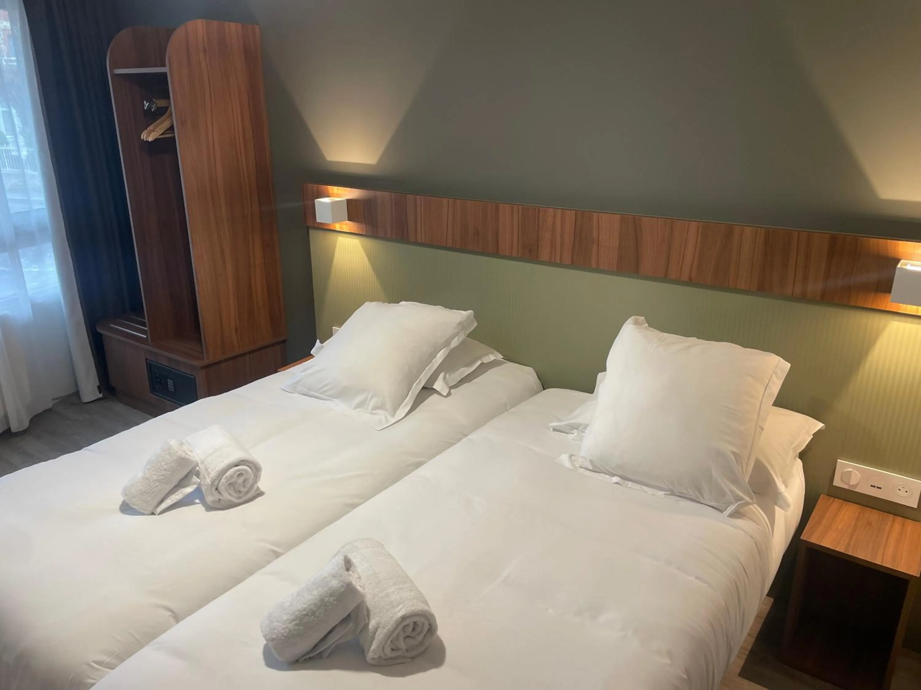 Bed in Le Crystal Dinard, Sure Hotel Collection by Best Western
