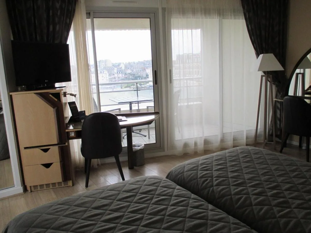 Bed in Le Crystal Dinard, Sure Hotel Collection by Best Western