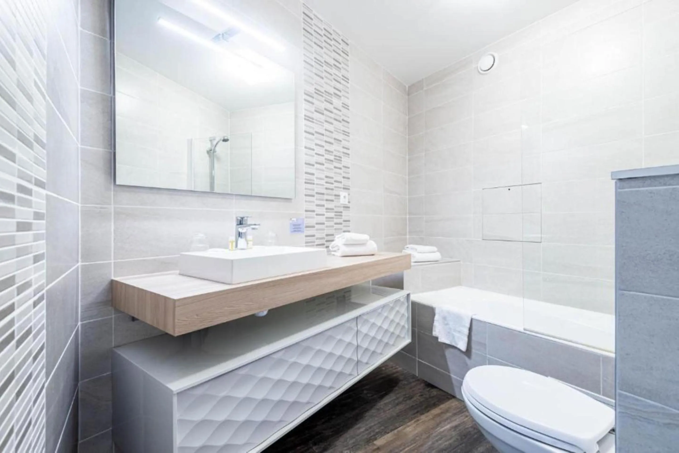 Bathroom in Le Crystal Dinard, Sure Hotel Collection by Best Western