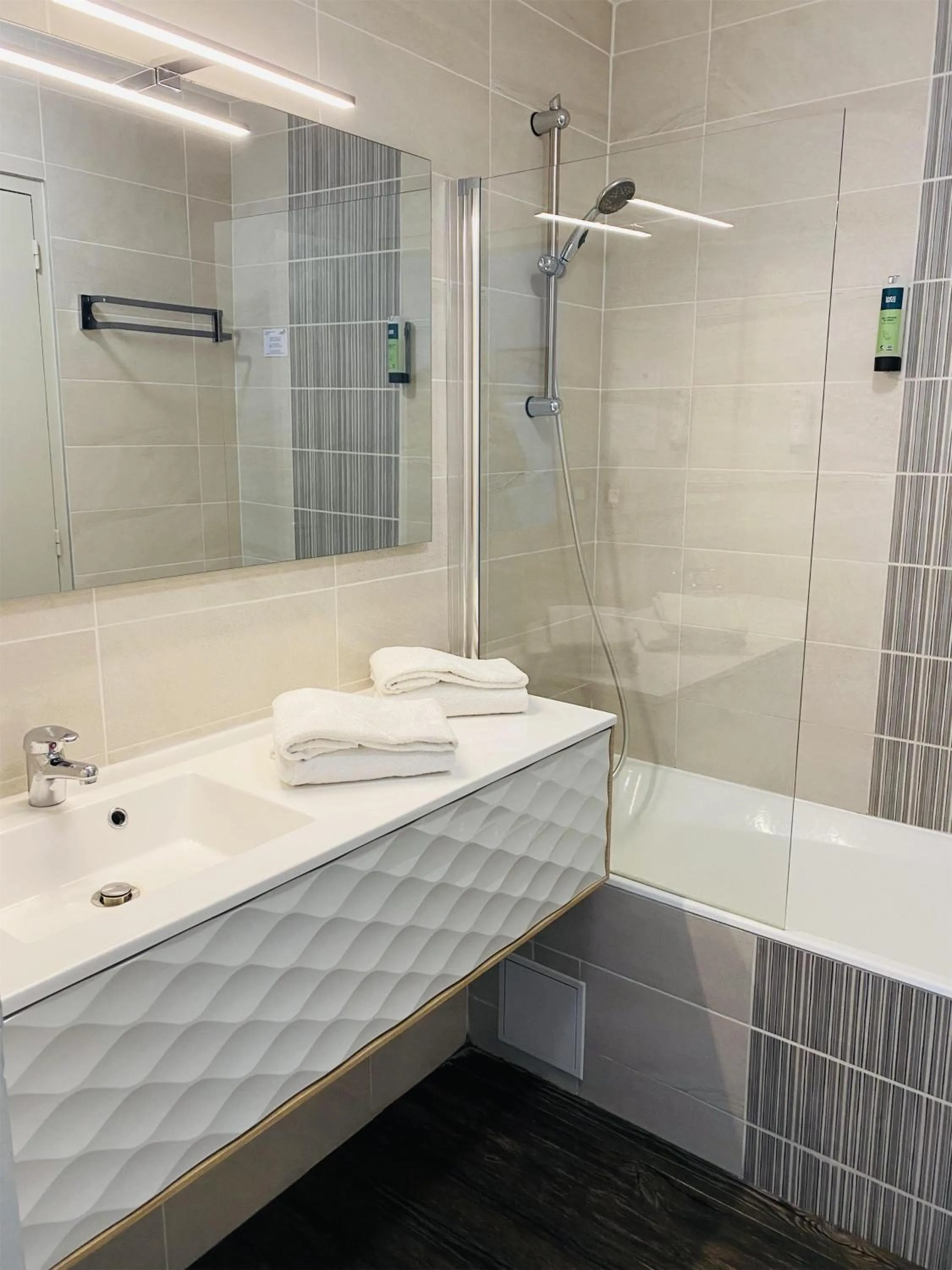 Bathroom in Le Crystal Dinard, Sure Hotel Collection by Best Western