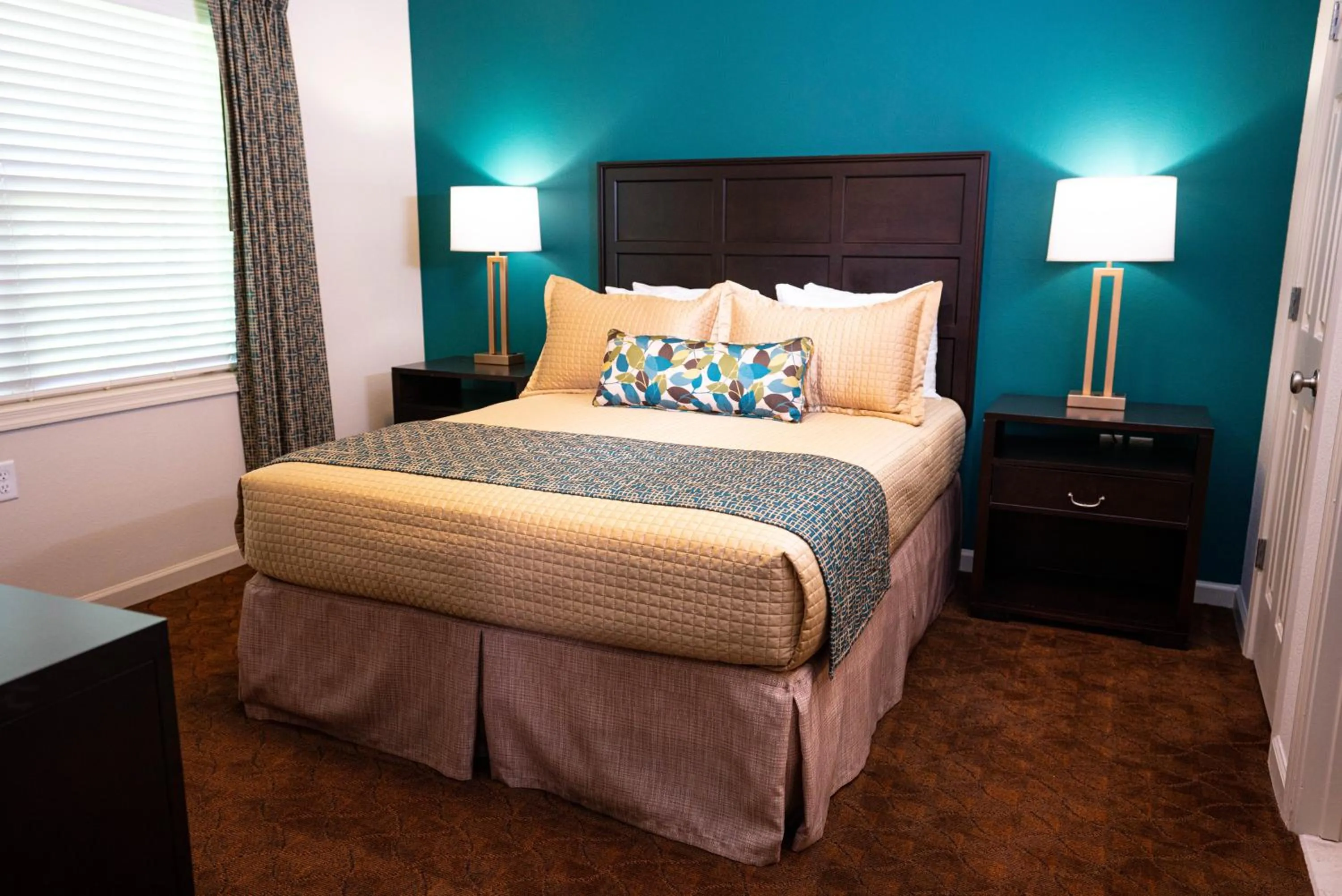 Bedroom, Bed in The Colonies at Williamsburg