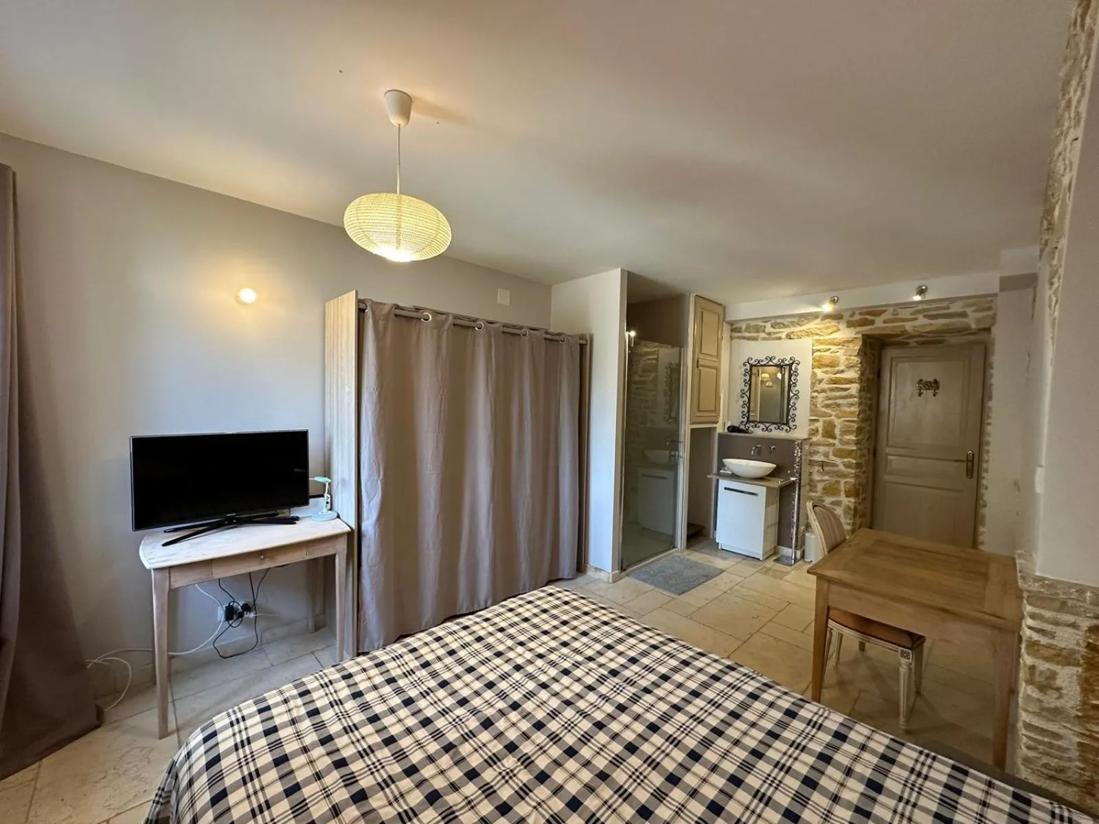 Bed in Les Lumières de Genève