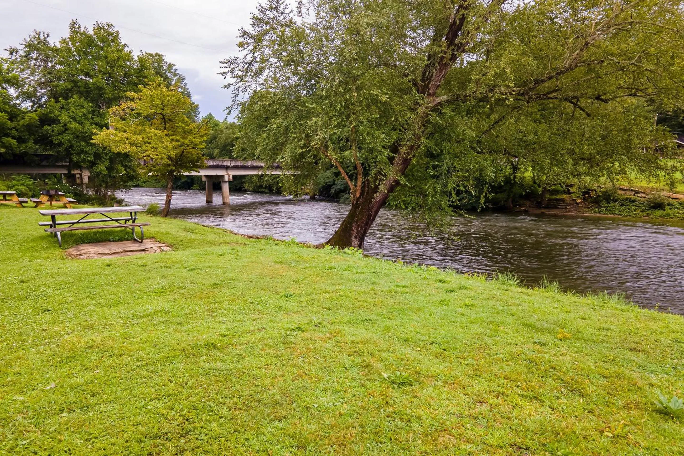 Garden in Lloyd's On The River Country Inn By Oyo