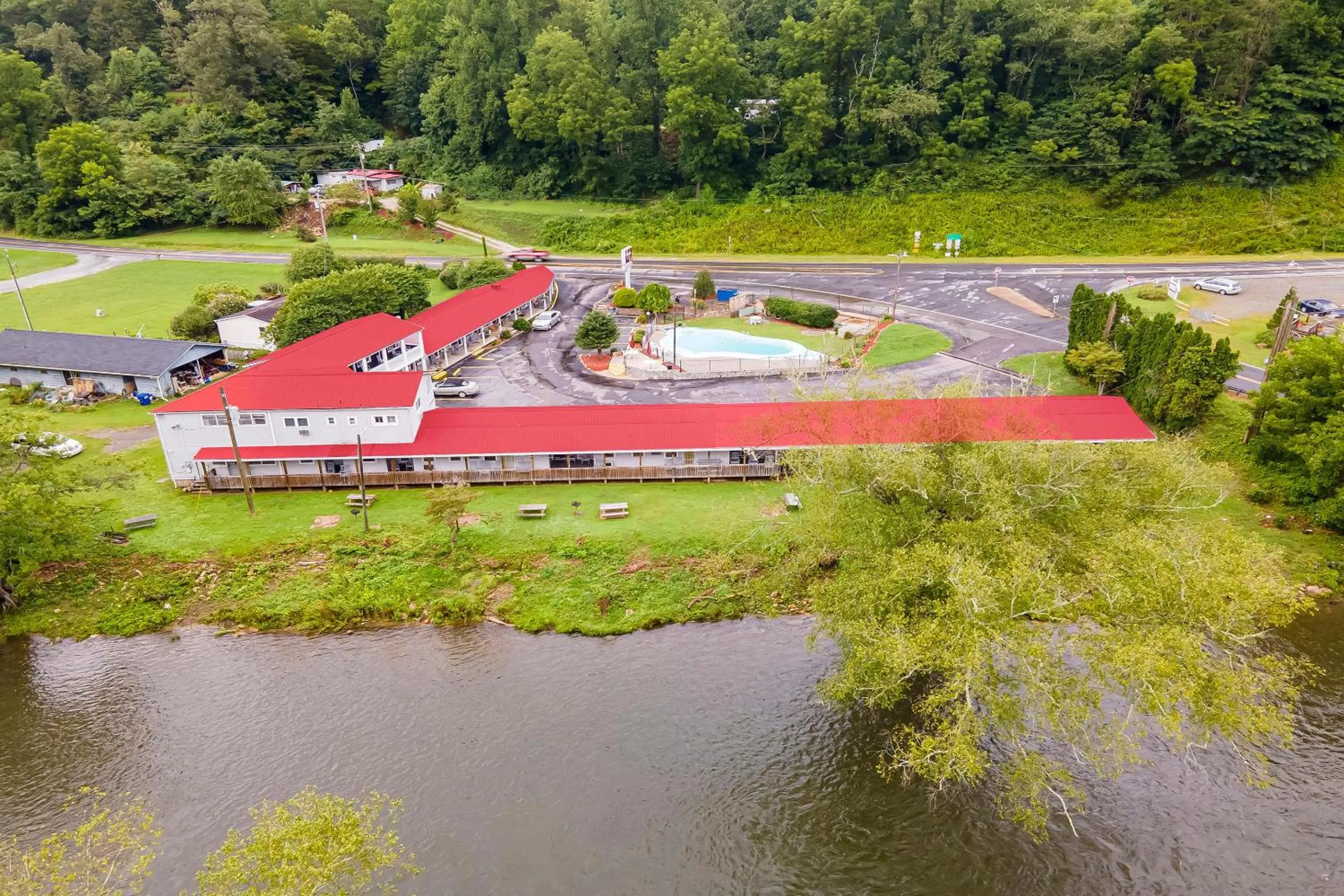 Facade/entrance in Lloyd's On The River Country Inn By Oyo