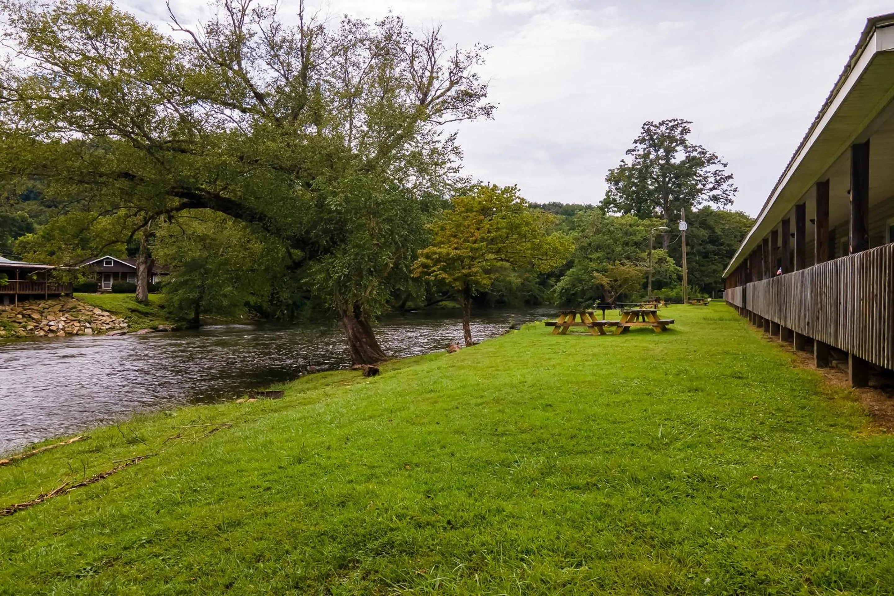 Garden in Lloyd's On The River Country Inn By Oyo