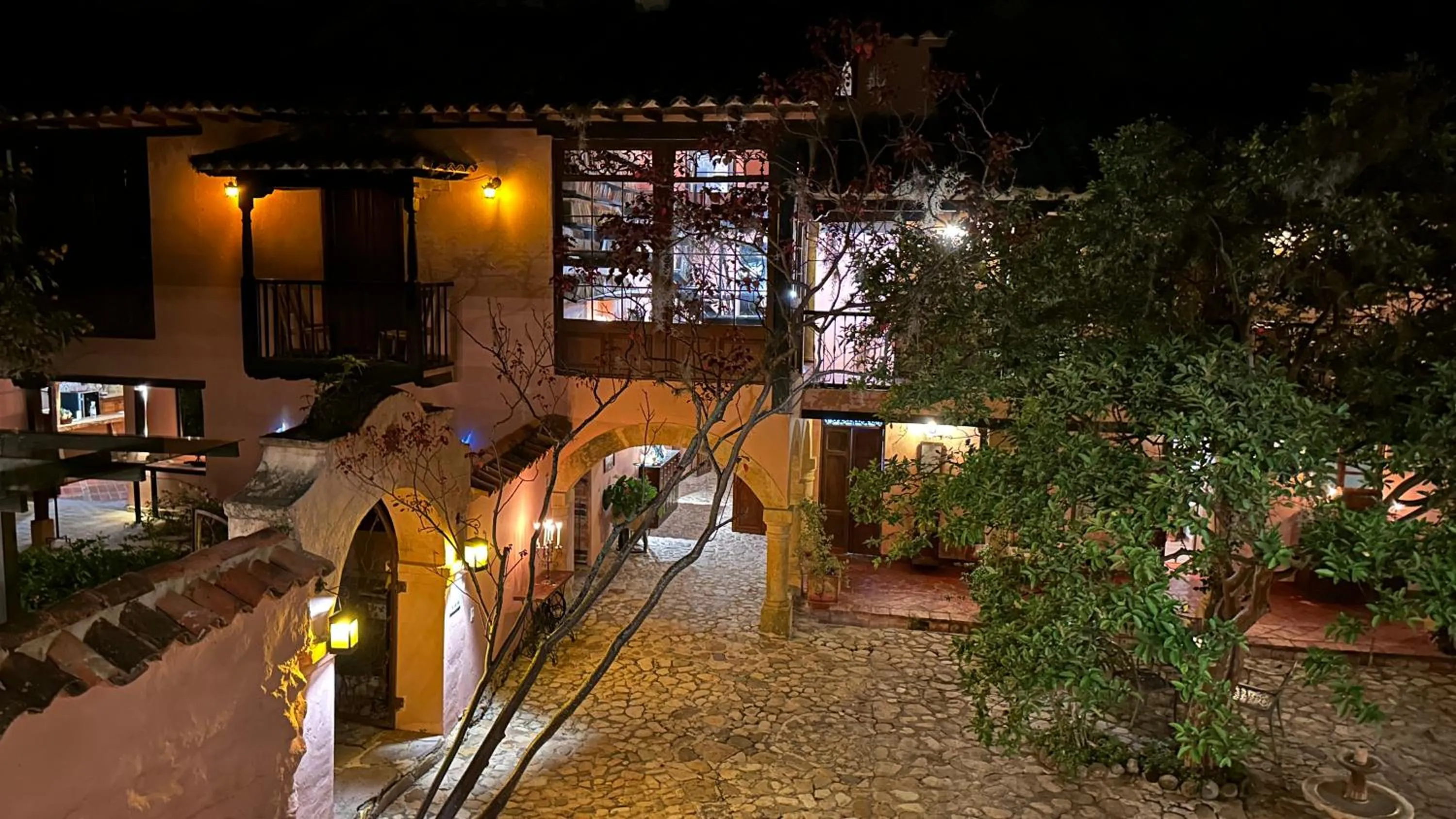 Night in Hotel Plazuela de San Agustín - PSA Hotel