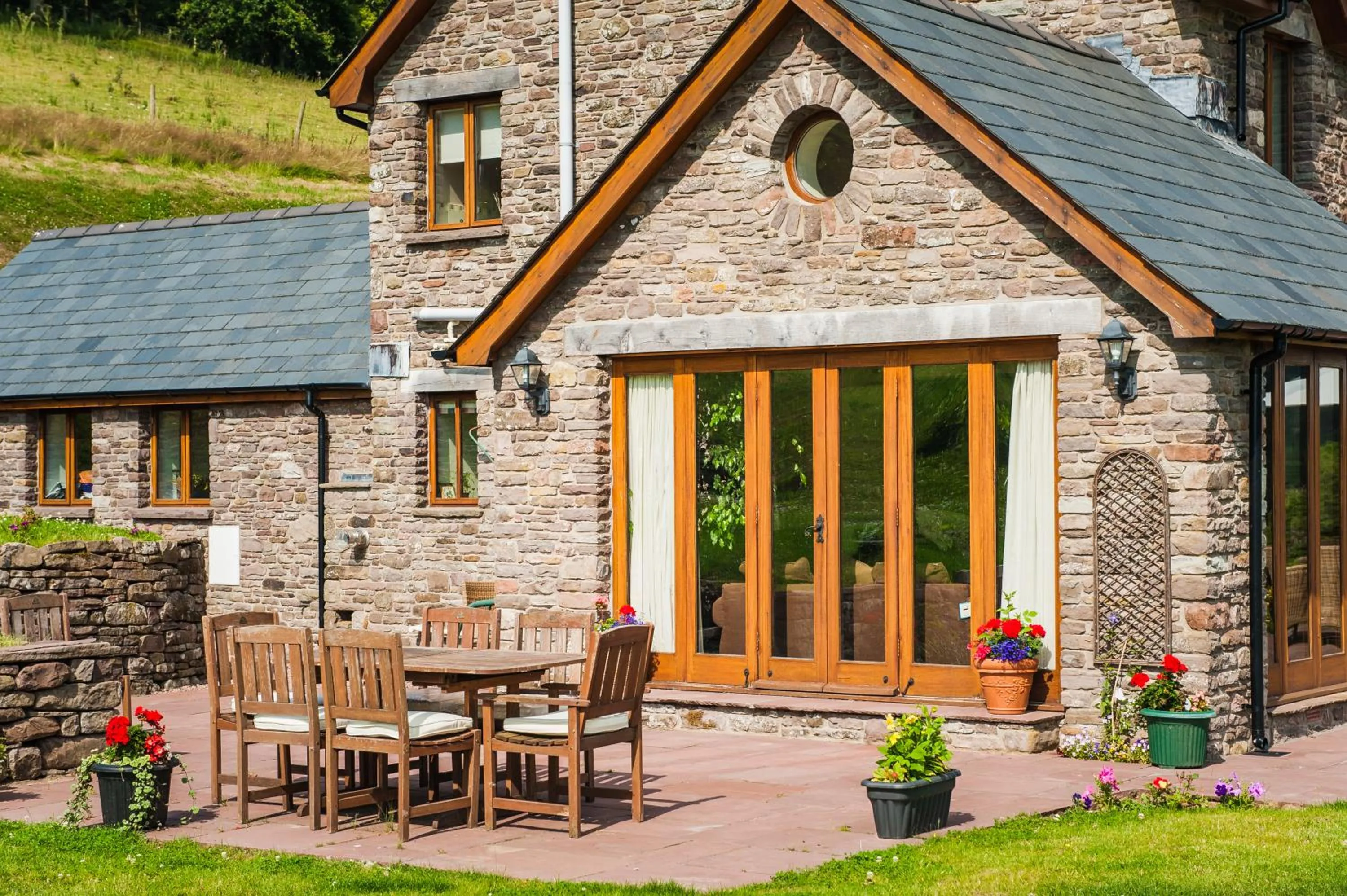 Facade/entrance in The Celyn