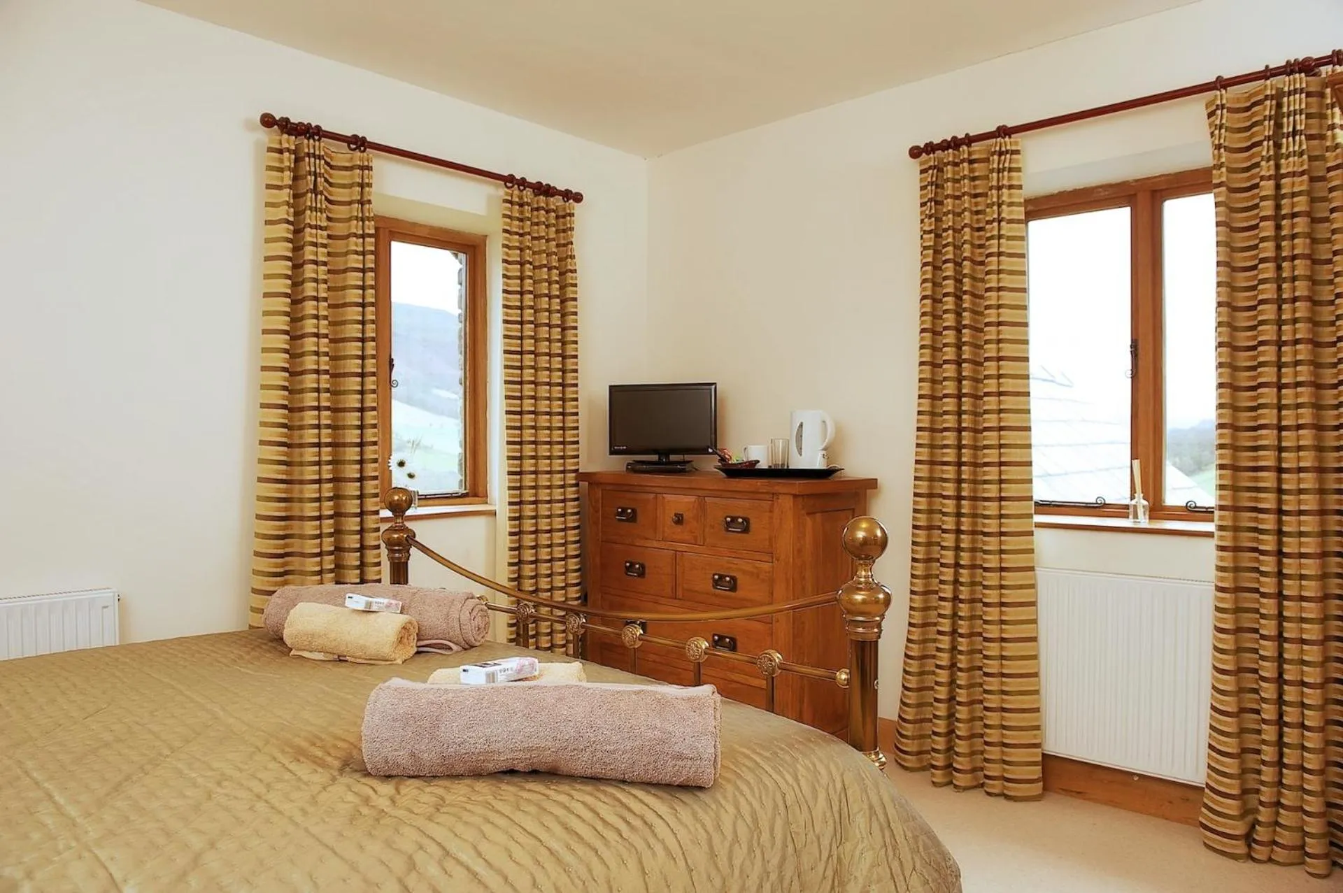 Bedroom, Bed in The Celyn