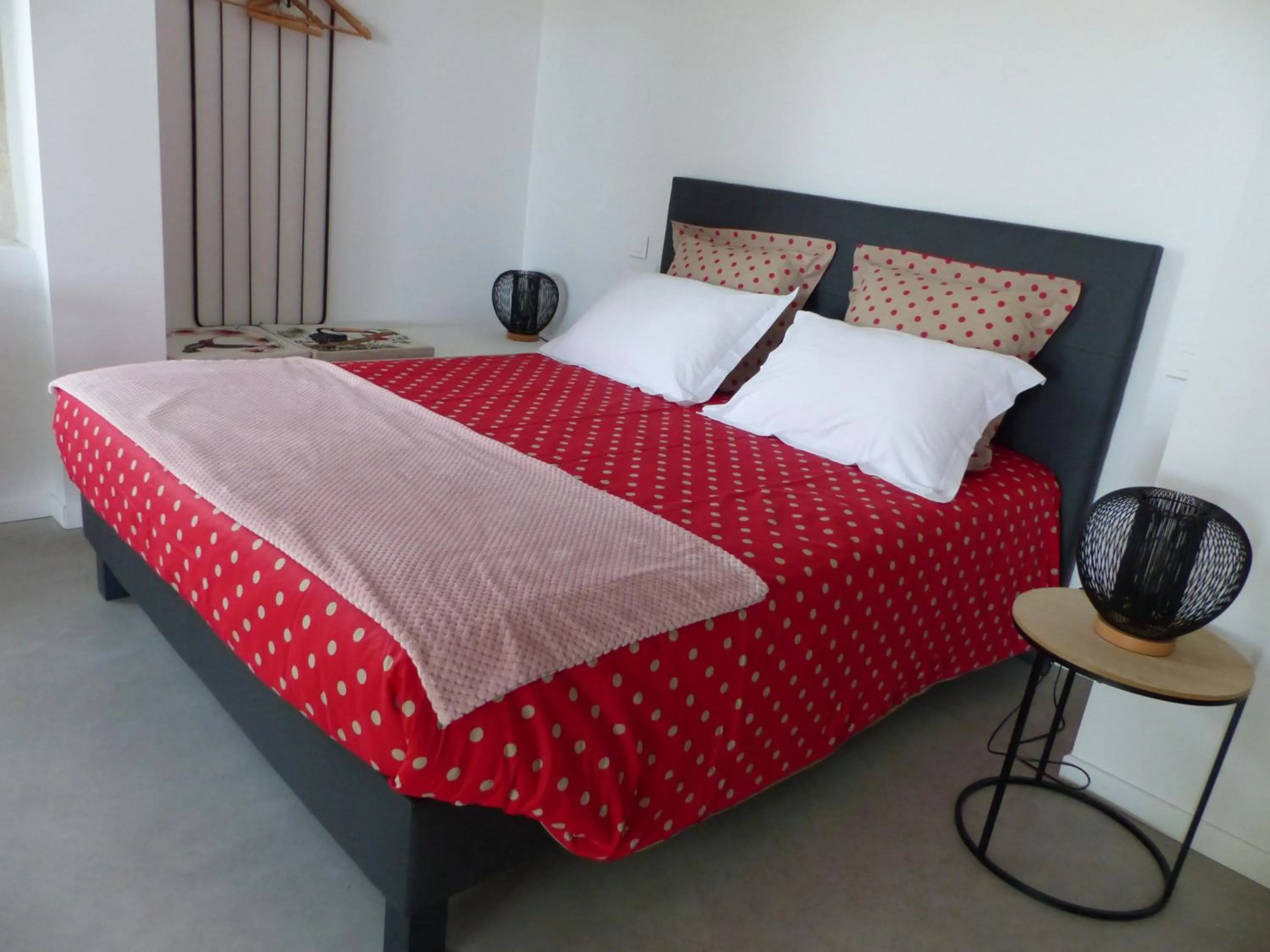 Bed in L'Alambic De L'Estuaire