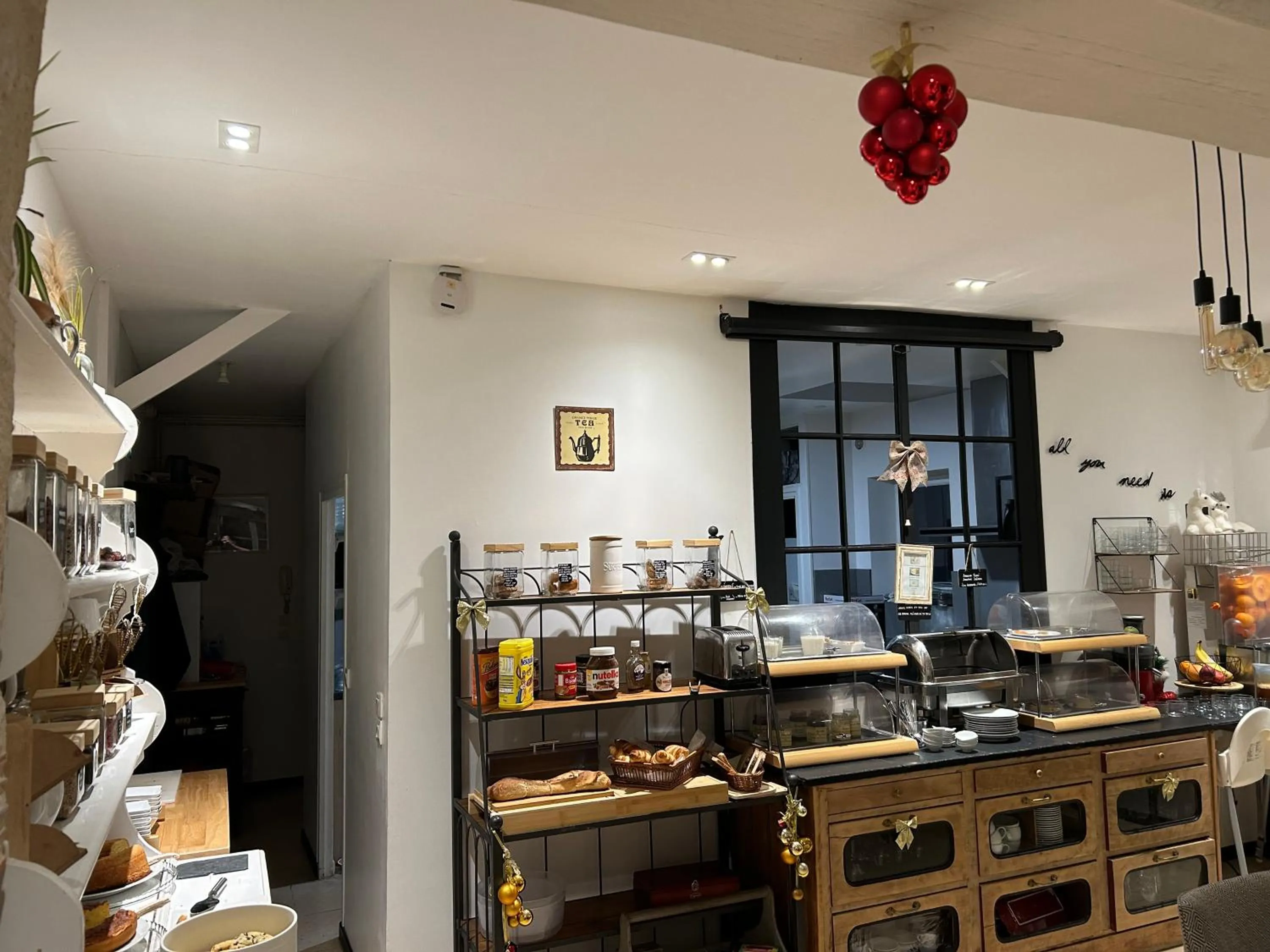 Restaurant/places to eat in Hotel L'Aunette Cottage