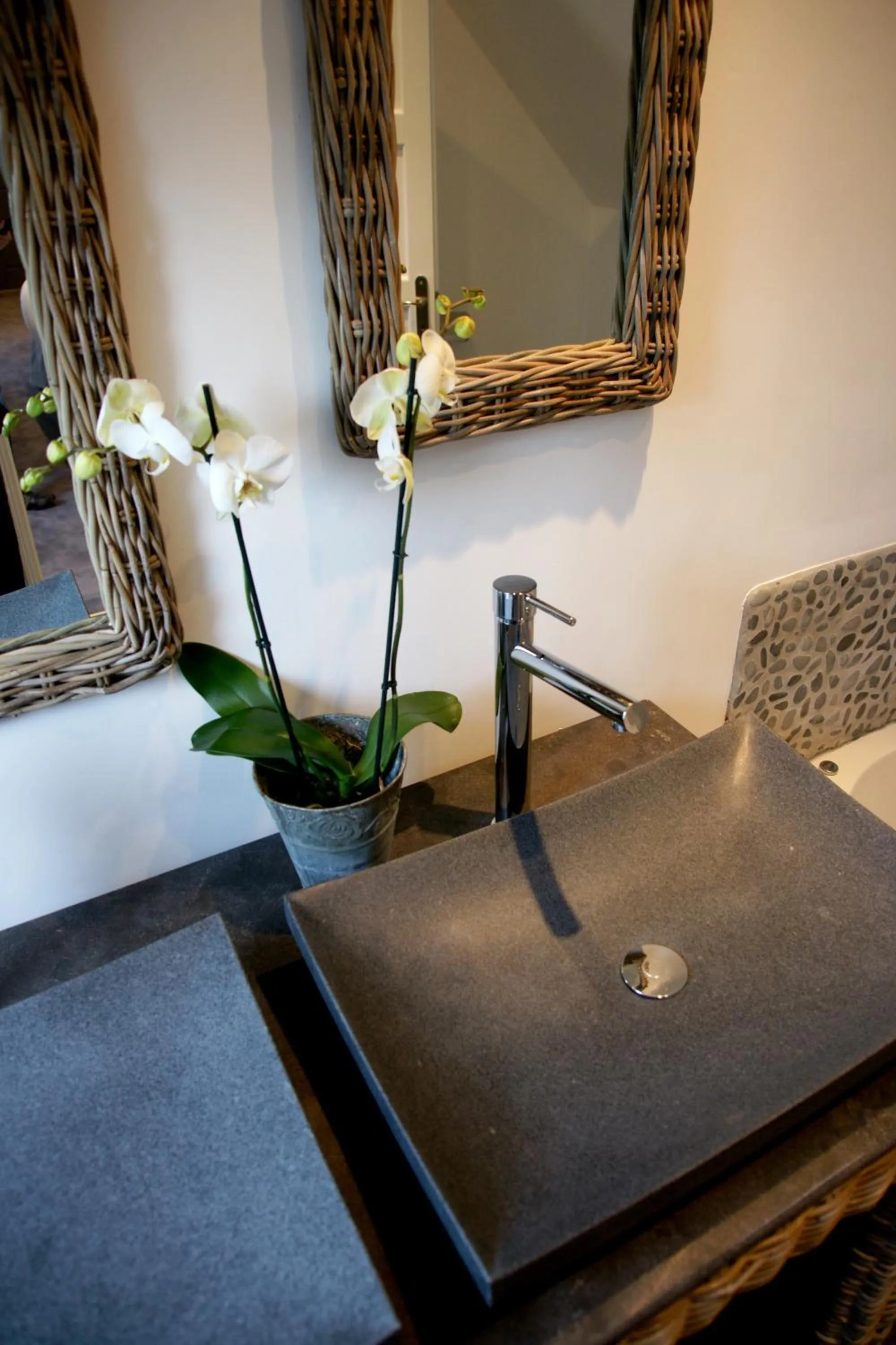 Decorative detail in Hotel L'Aunette Cottage