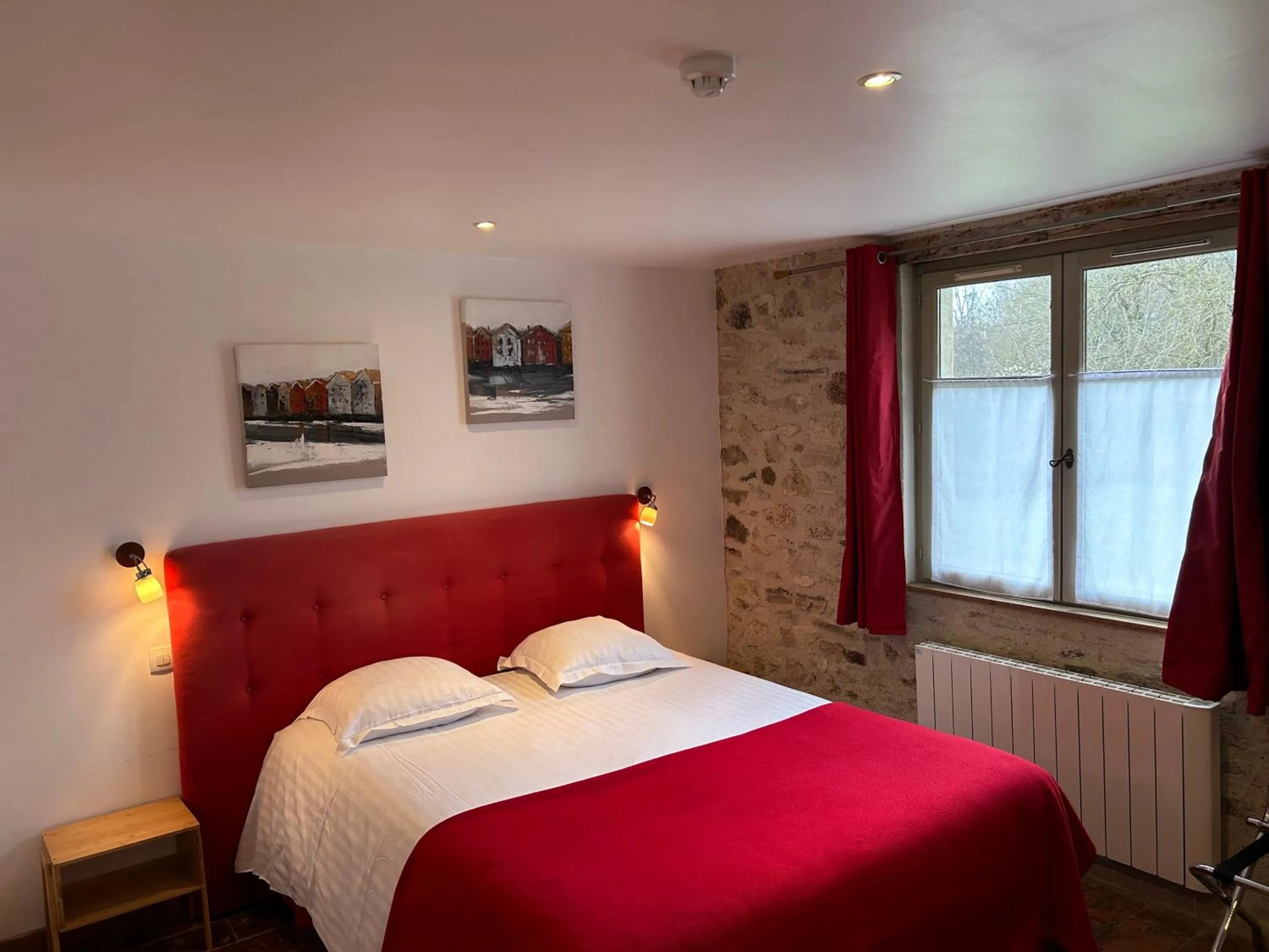 Bedroom, Bed in Hotel L'Aunette Cottage