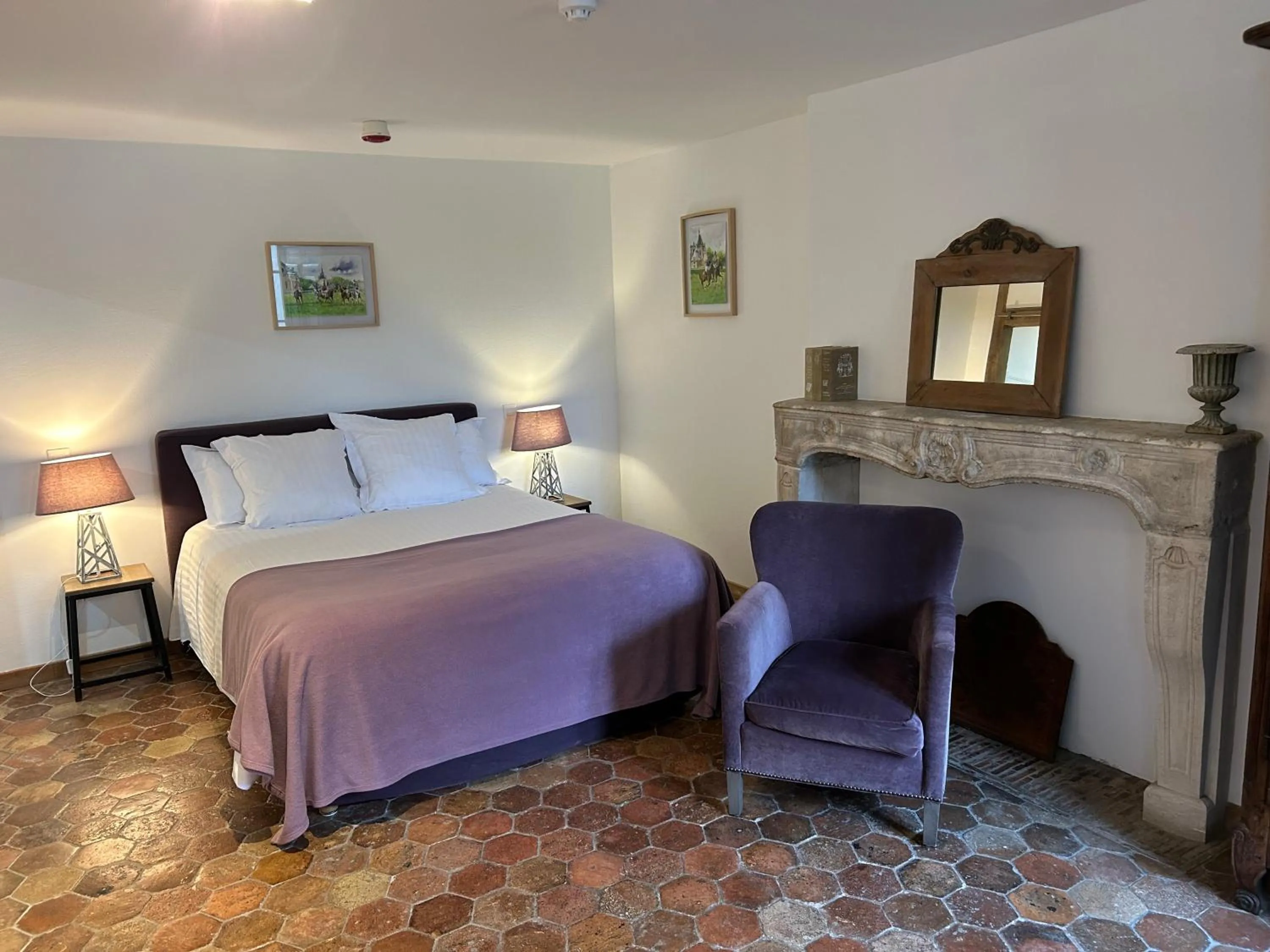 Bedroom, Bed in Hotel L'Aunette Cottage