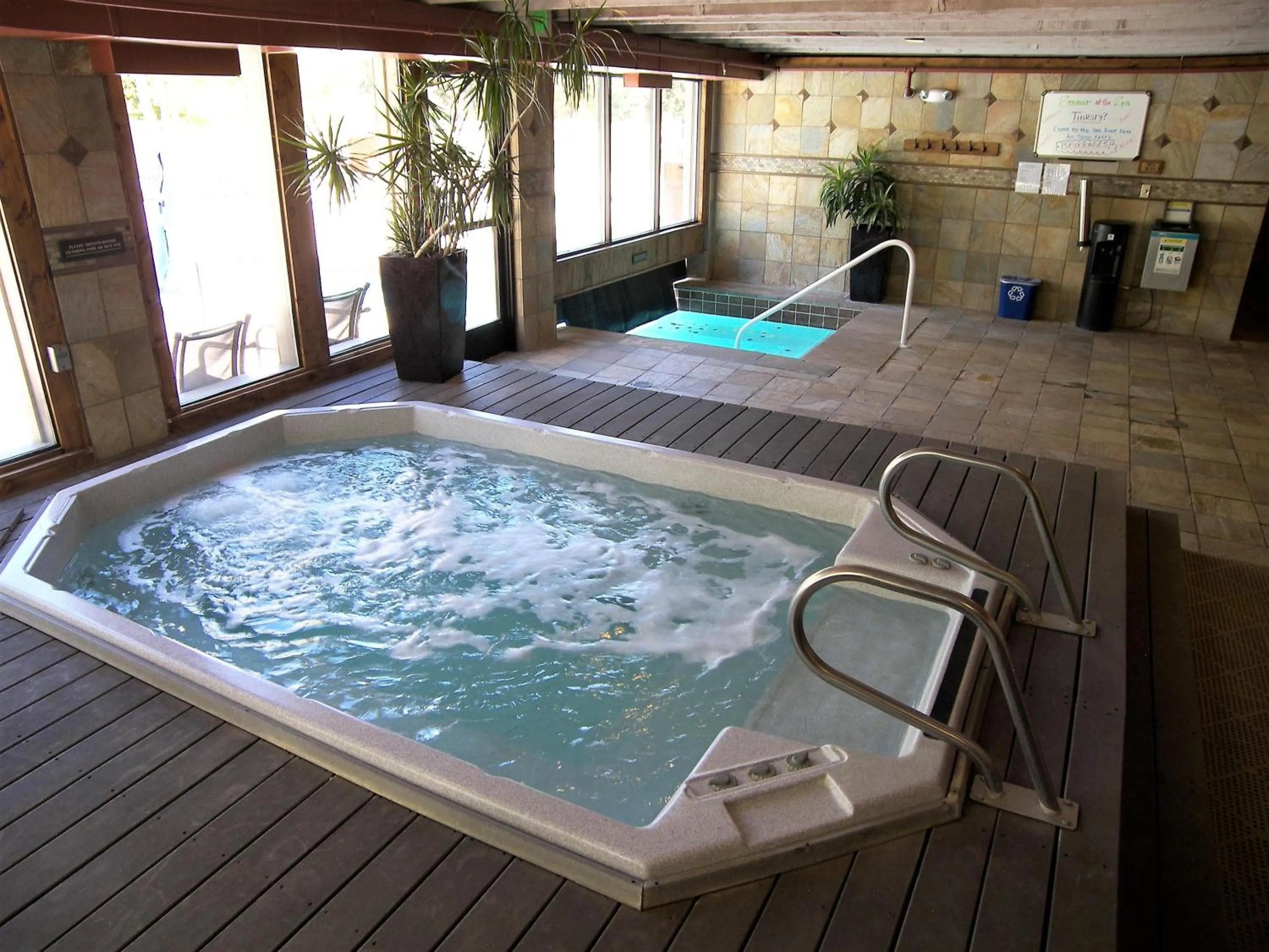 Hot Tub in Edgewater Studio 1 Bath EWJP