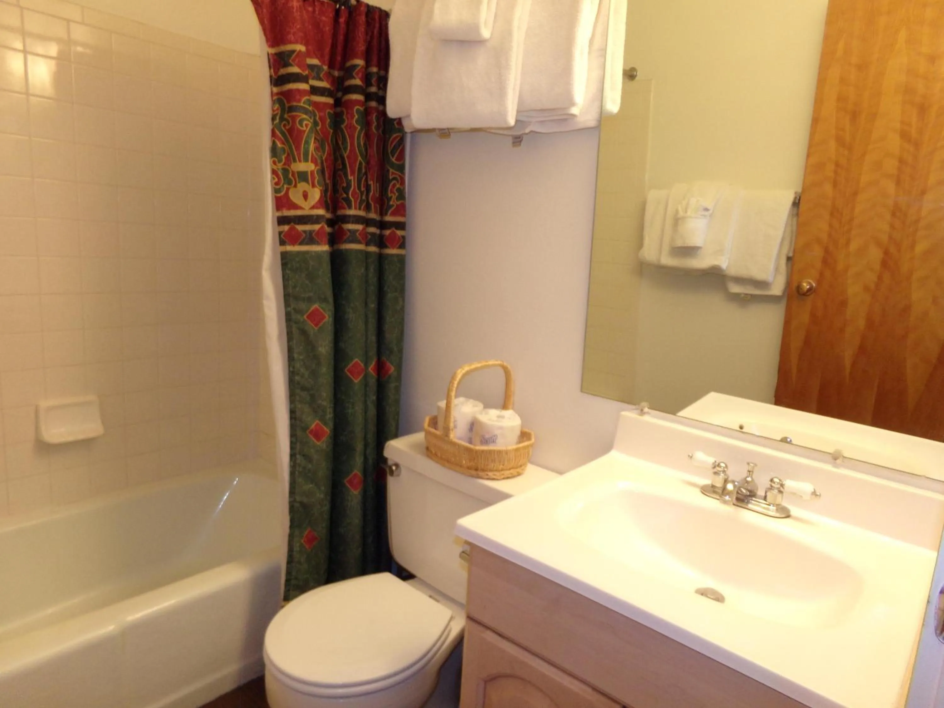 Toilet in Edgewater Studio 1 Bath EWJP