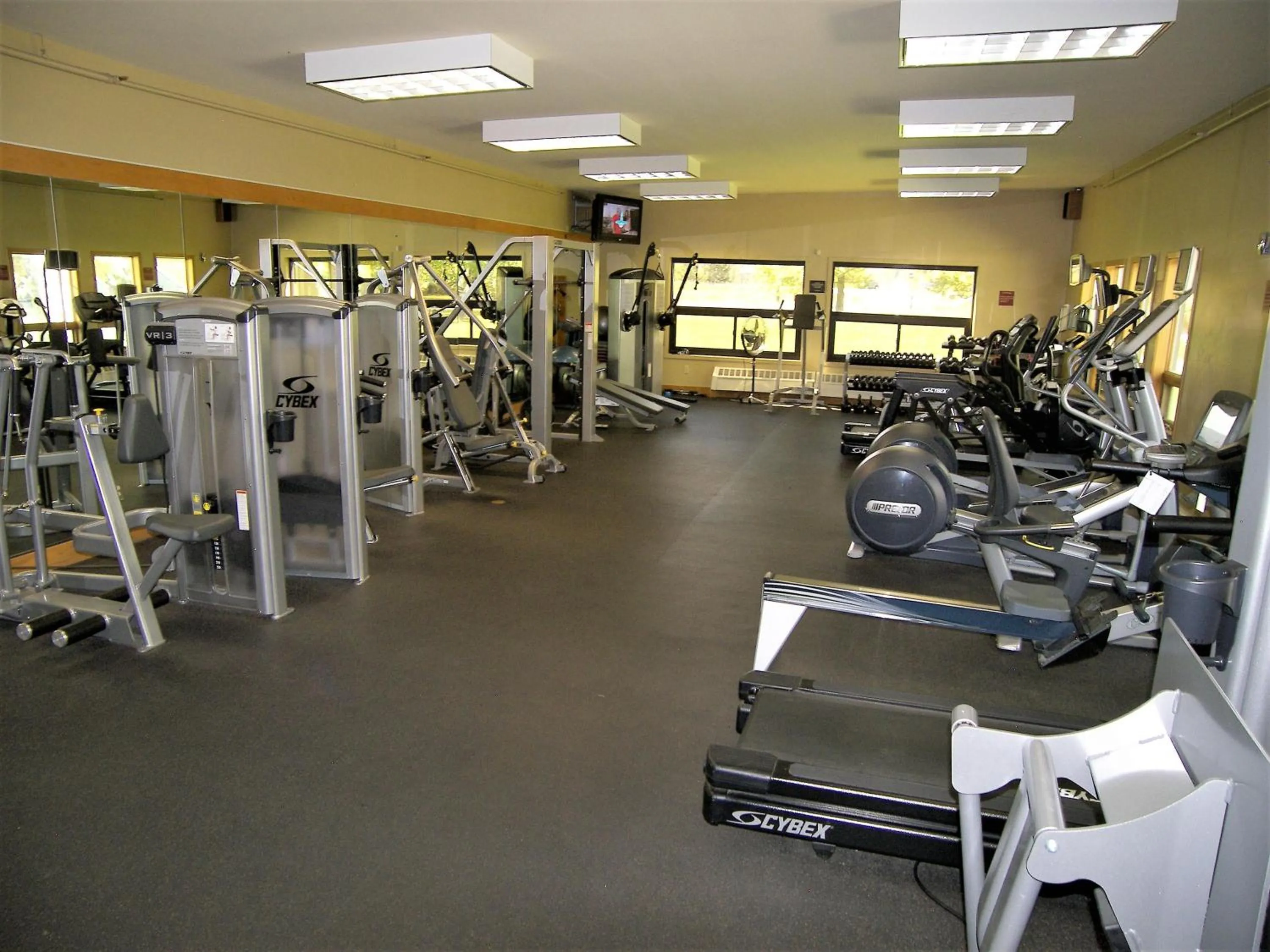 Fitness centre/facilities in Edgewater Studio 1 Bath EWJP