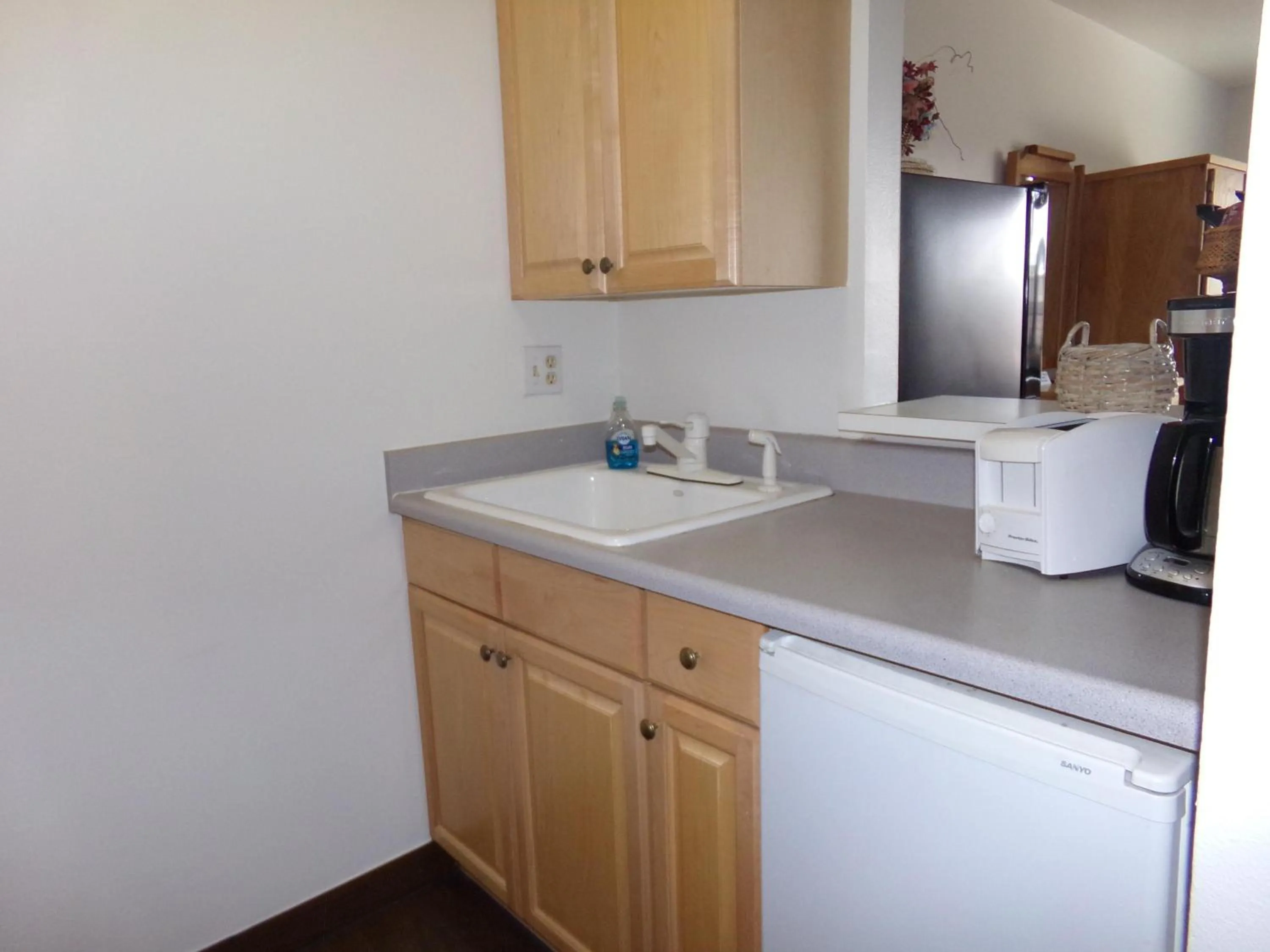Kitchen or kitchenette in Edgewater Studio 1 Bath EWJP