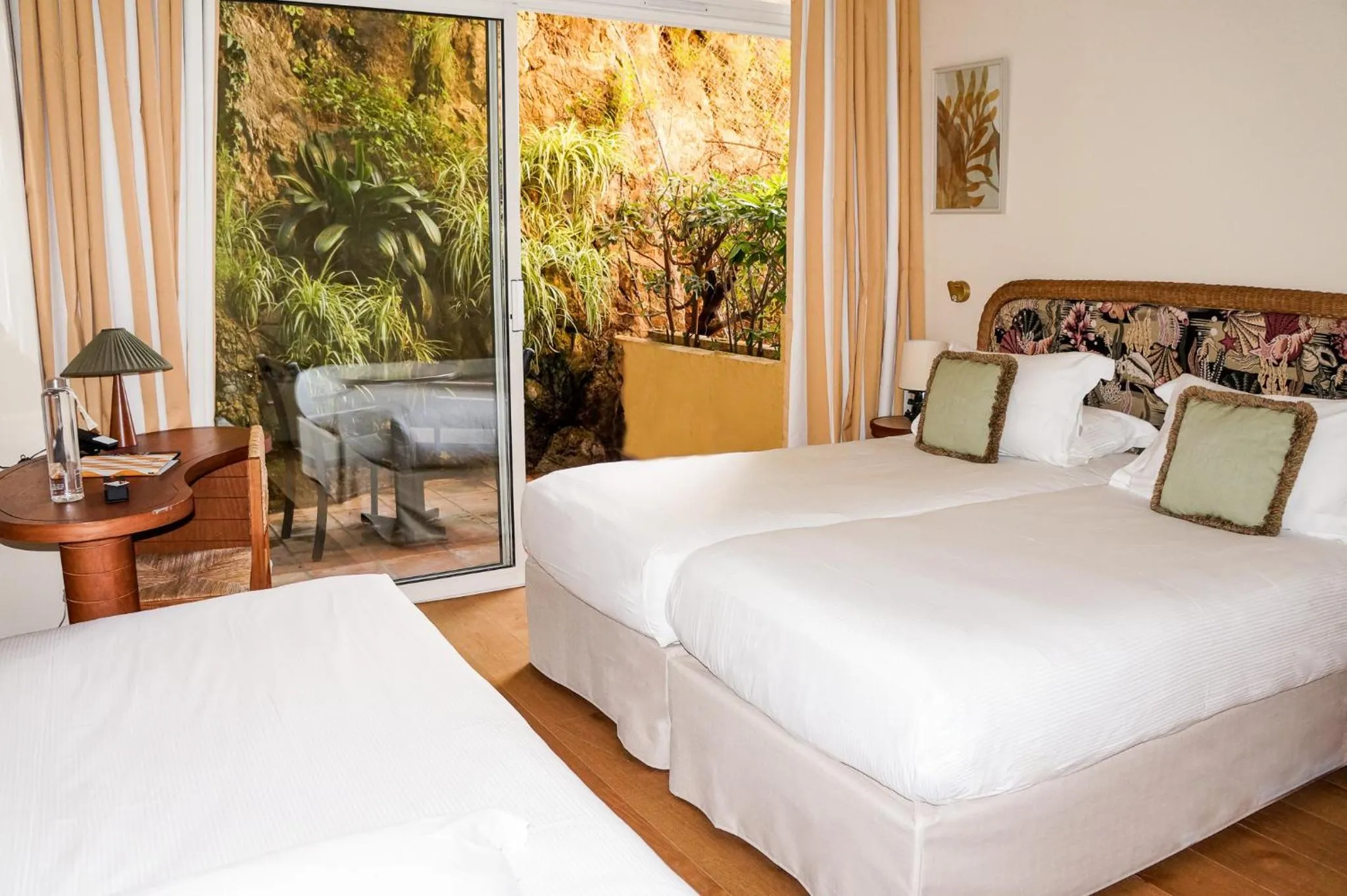 Photo of the whole room, Bed in Hôtel La Pérouse Nice Baie des Anges