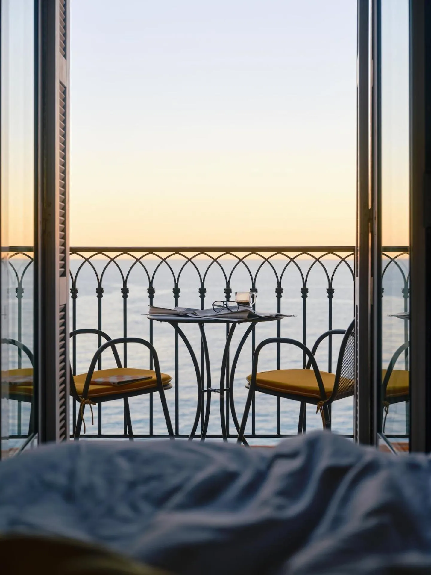 Bed in Hôtel La Pérouse Nice Baie des Anges