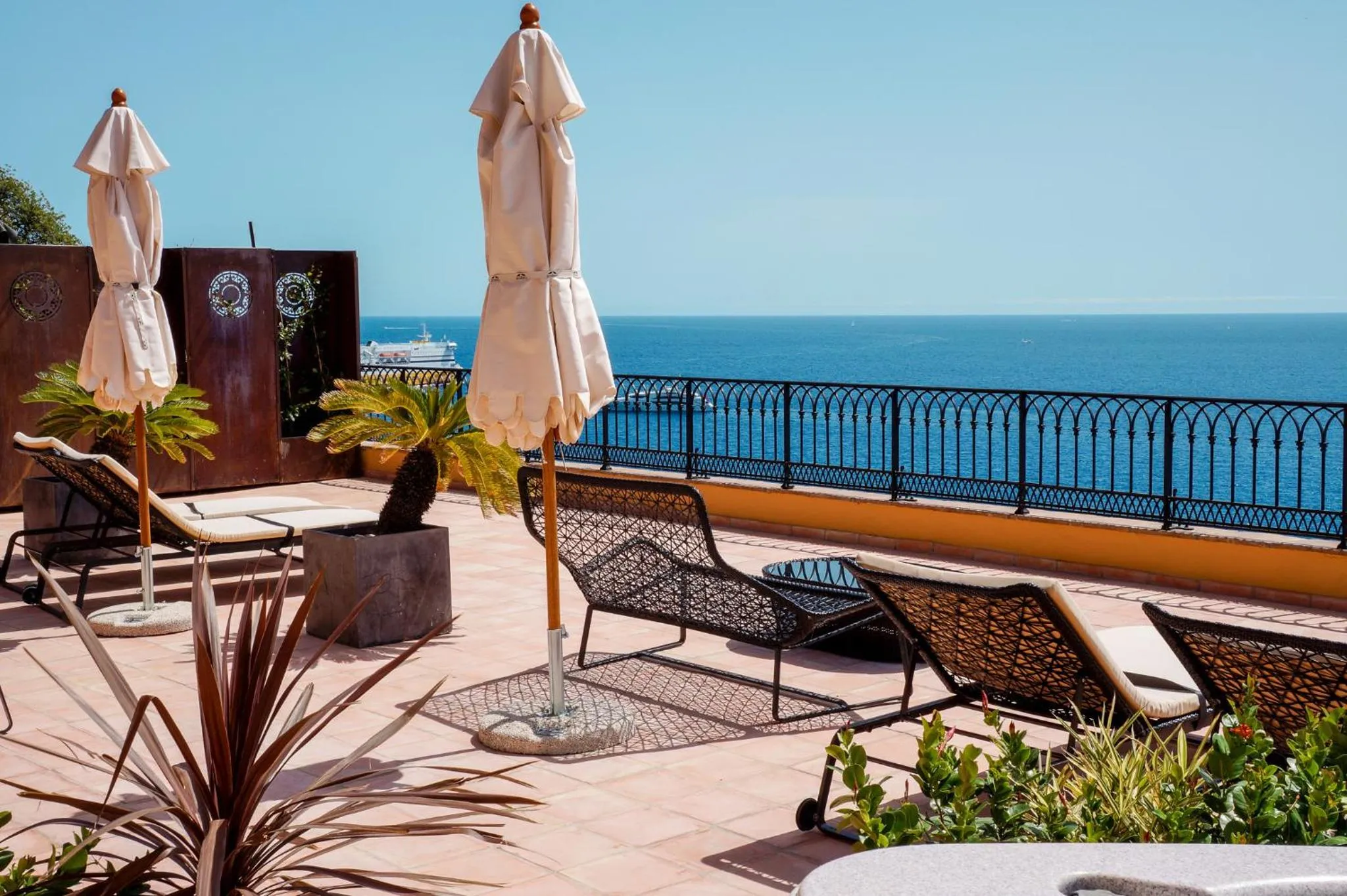 Hôtel La Pérouse Nice Baie des Anges