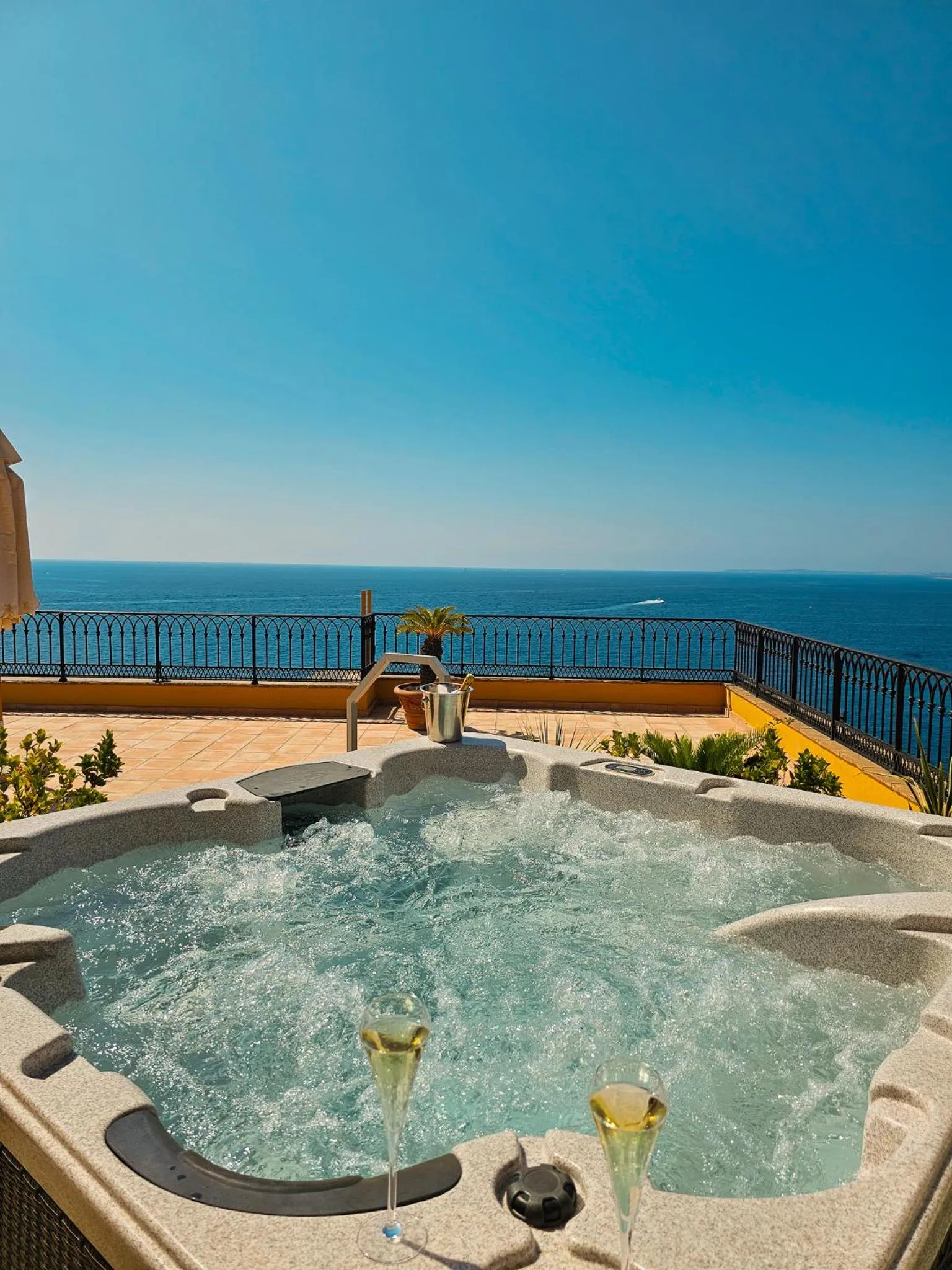 Hôtel La Pérouse Nice Baie des Anges